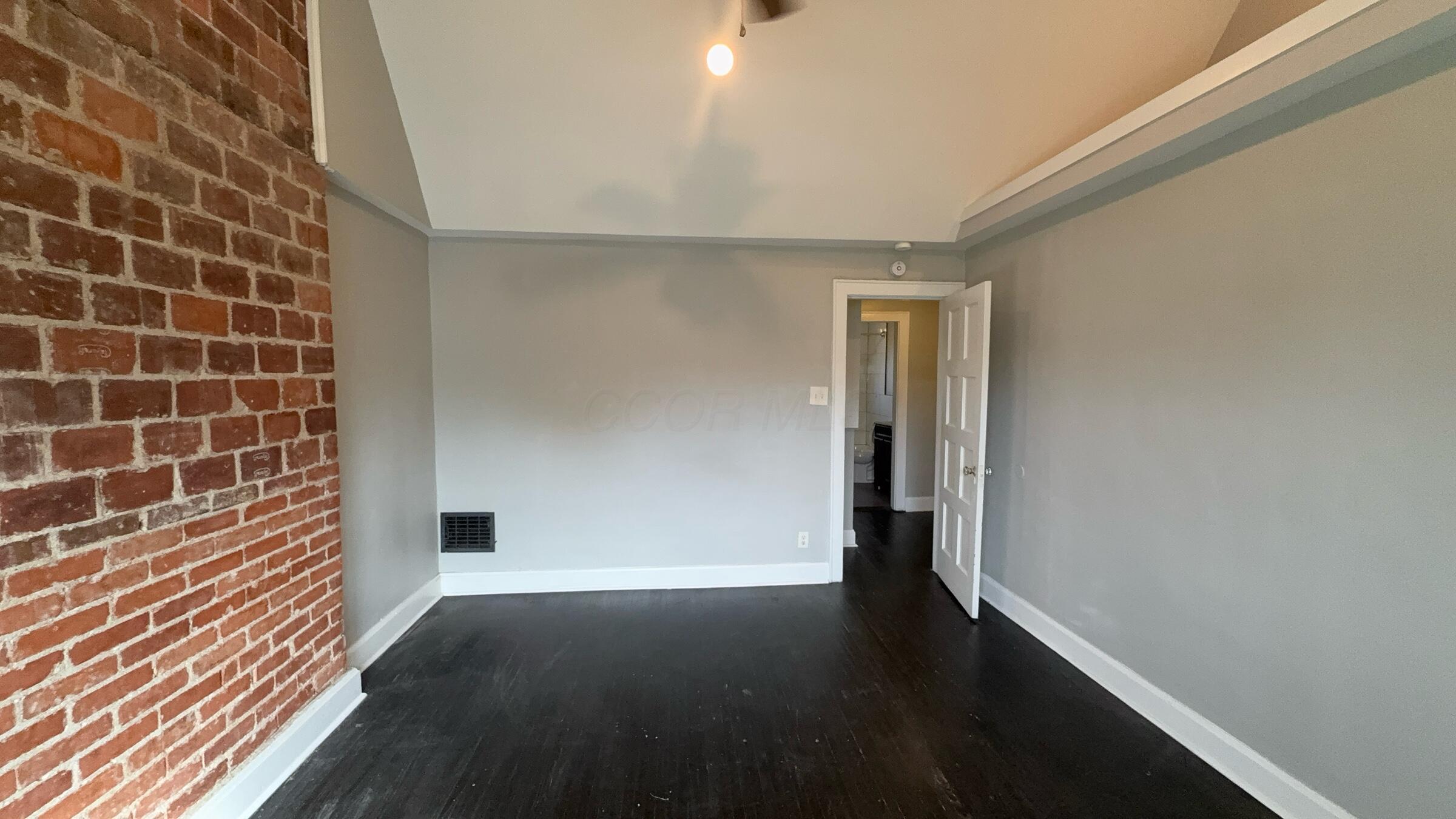 1652 E Sycamore Street Property Photo 21