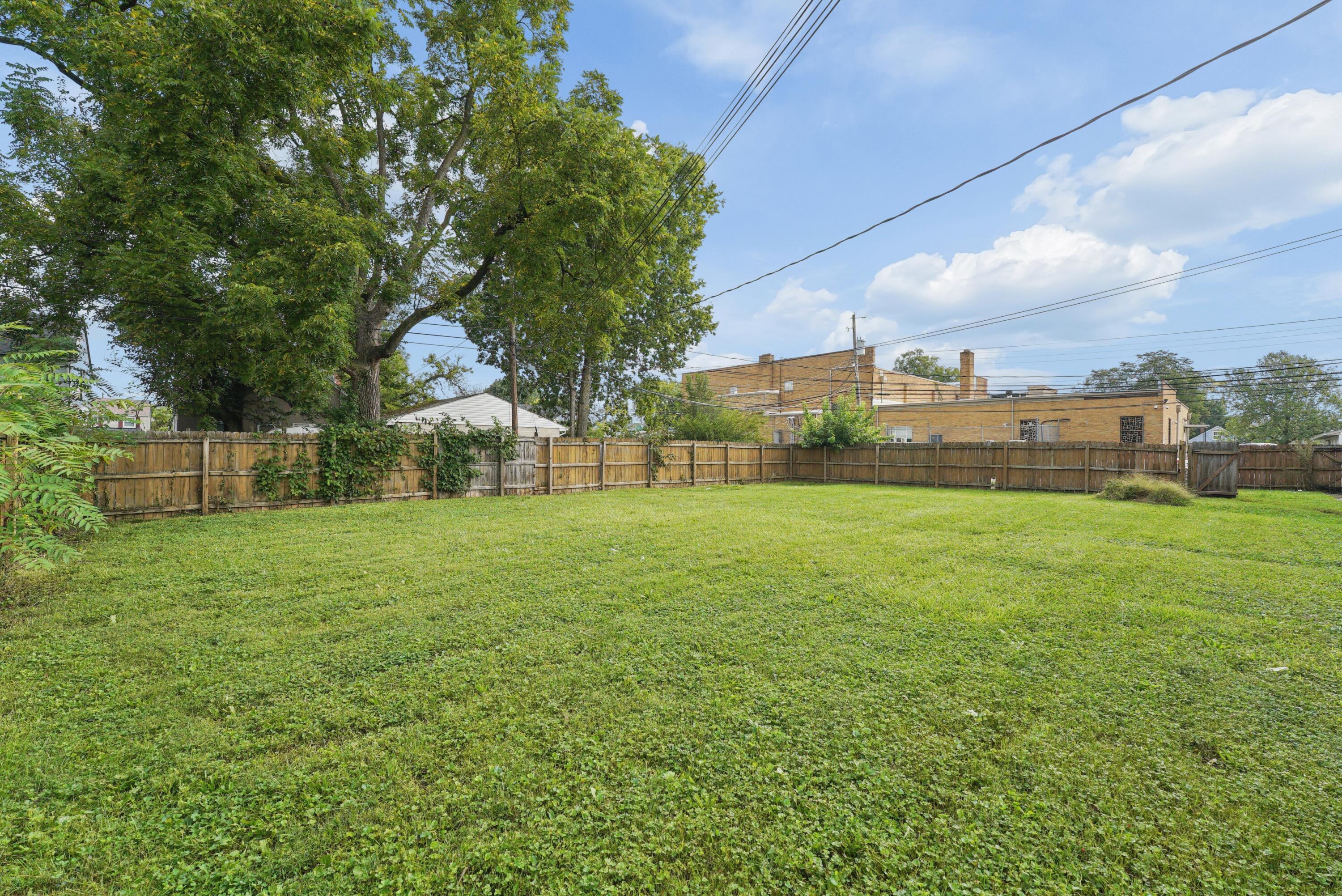 1652 E Sycamore Street Property Photo 30