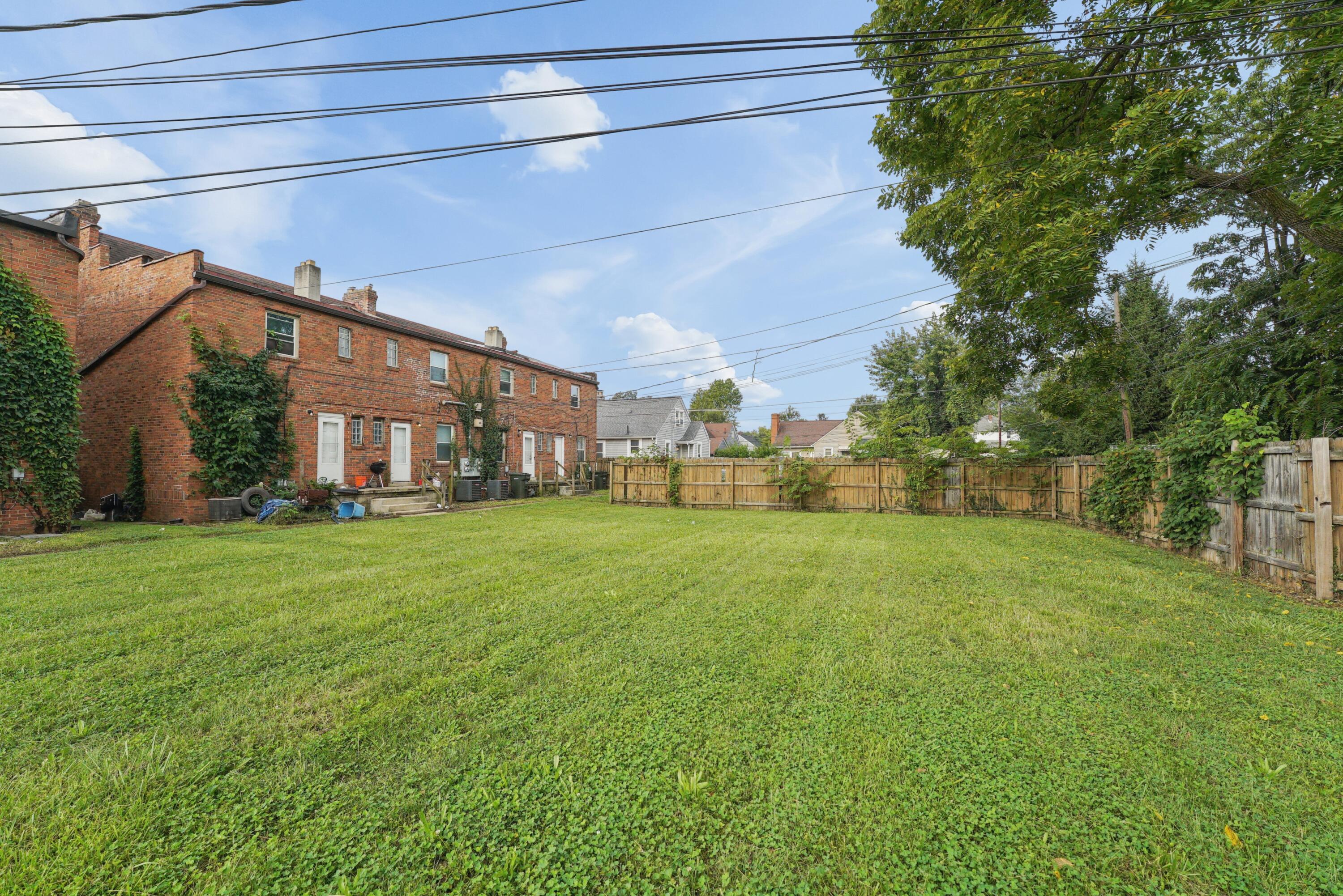 1652 E Sycamore Street Property Photo 31