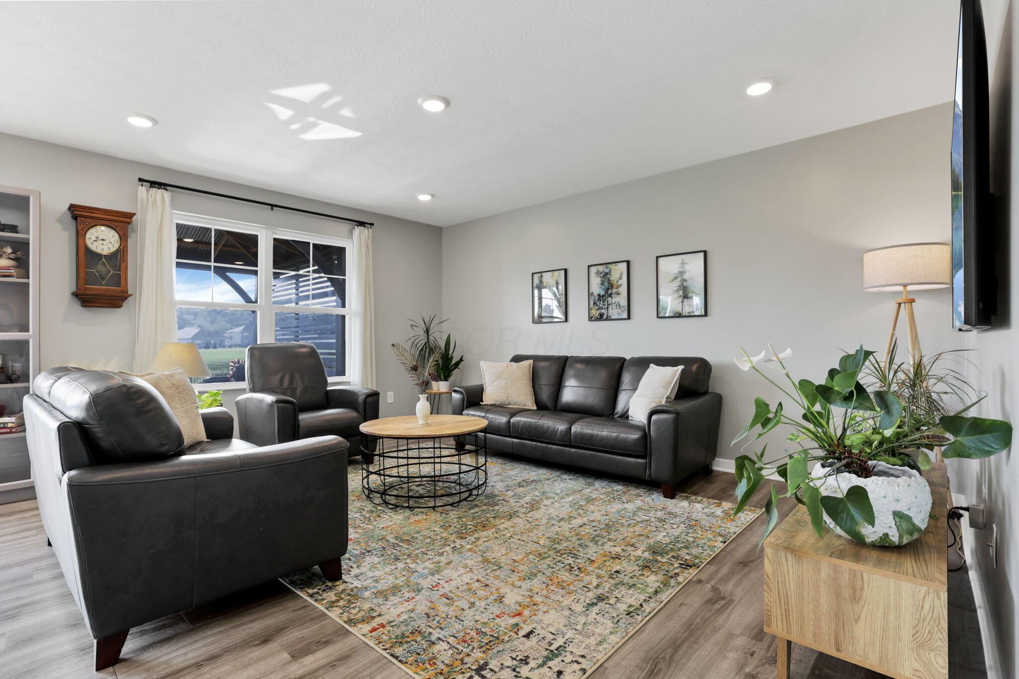 318 Trinity Way W Property Photo 6