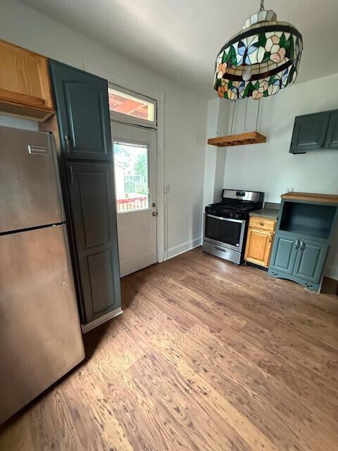 2364-2368 Summit Street Property Photo 6