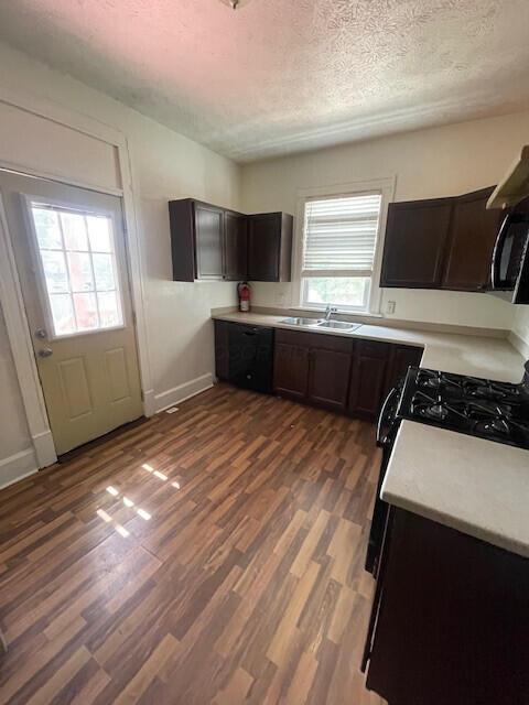 2364-2368 Summit Street Property Photo 12