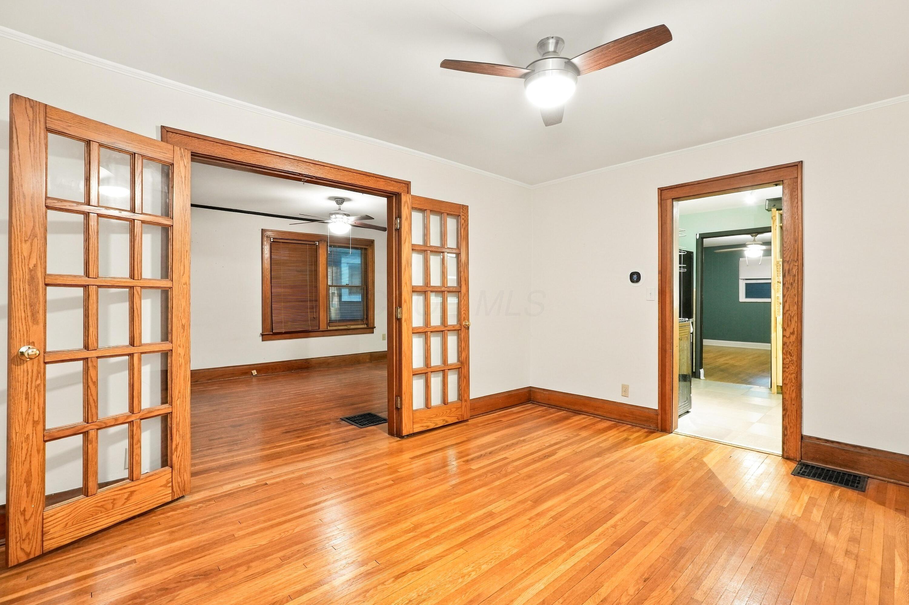 3264 Milton Avenue Property Photo 4