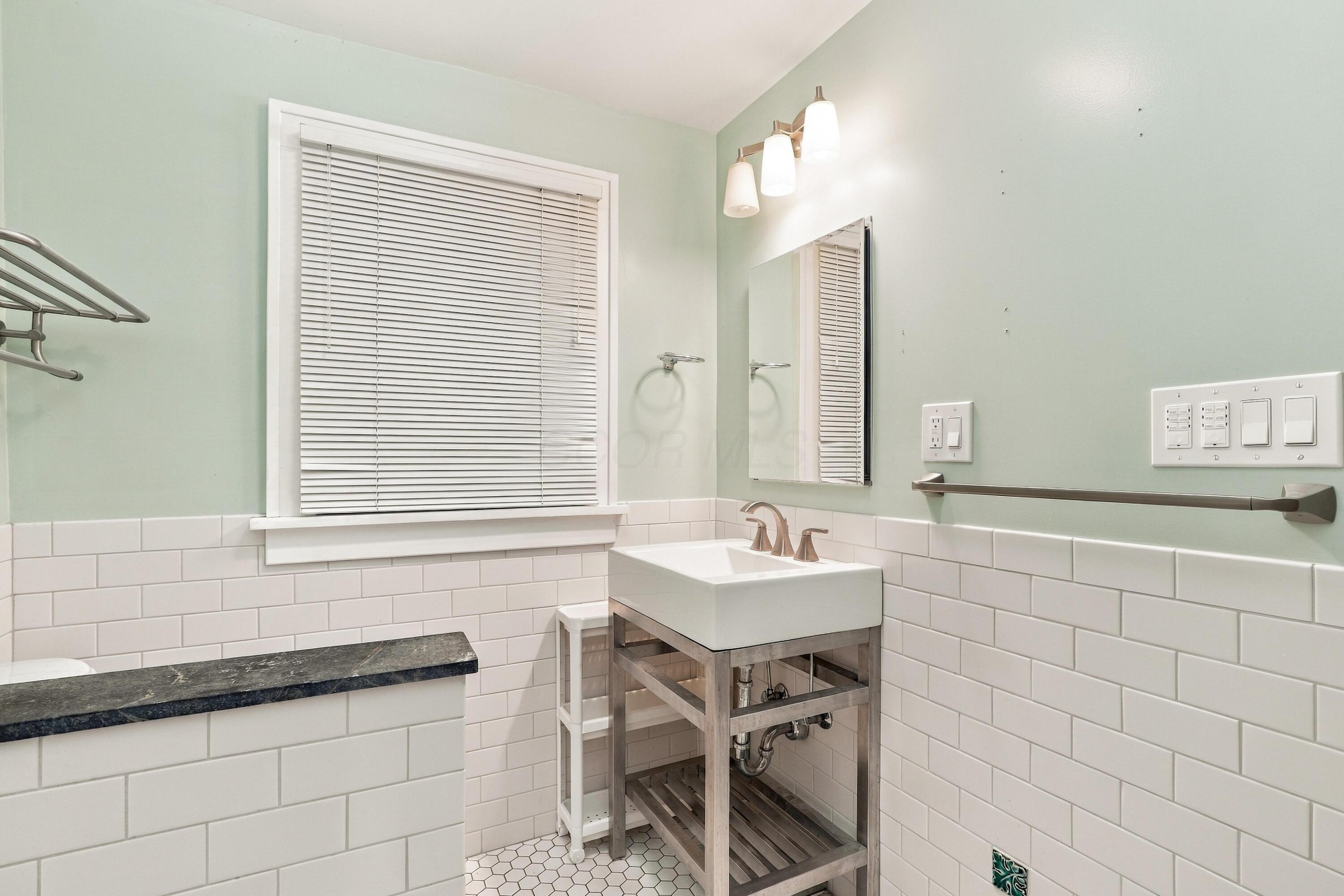 3264 Milton Avenue Property Photo 8