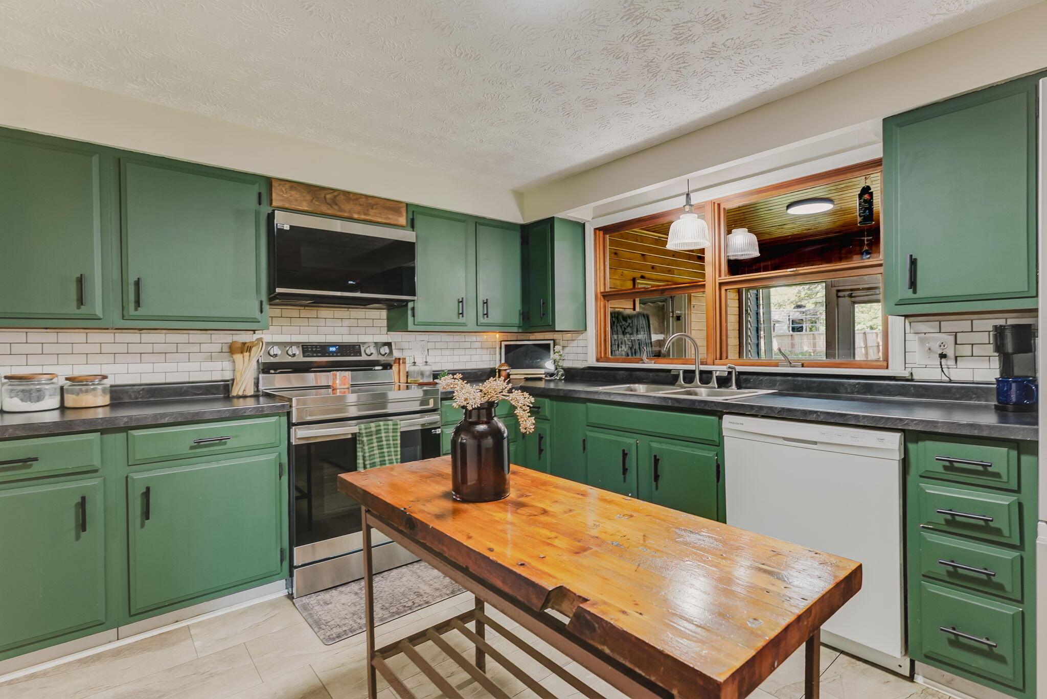106 8th Street Property Photo 12