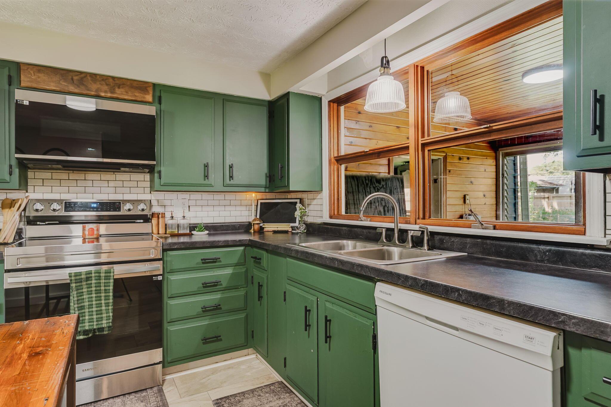 106 8th Street Property Photo 14