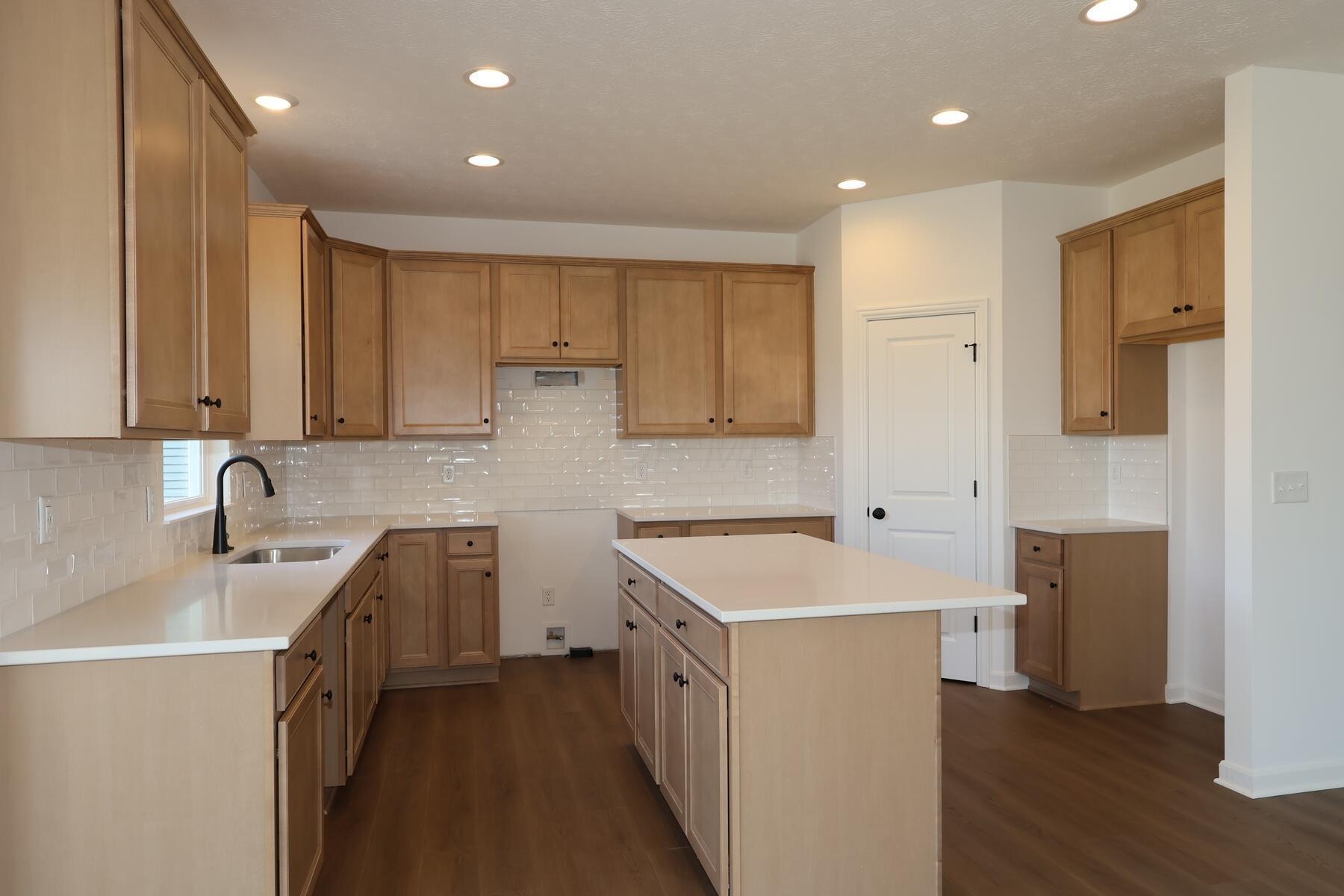 534 Creekside Loop S Property Photo 6