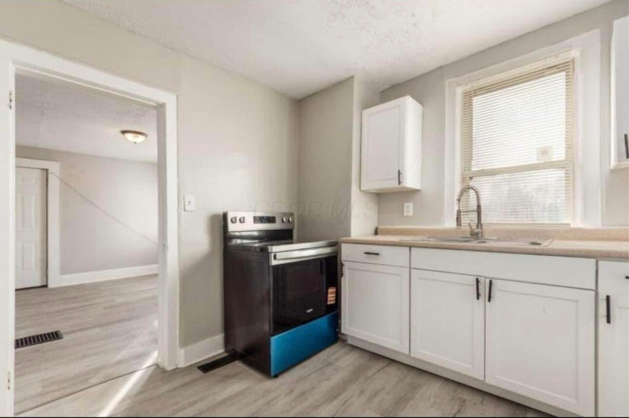 455 Johnson Street Property Photo 7