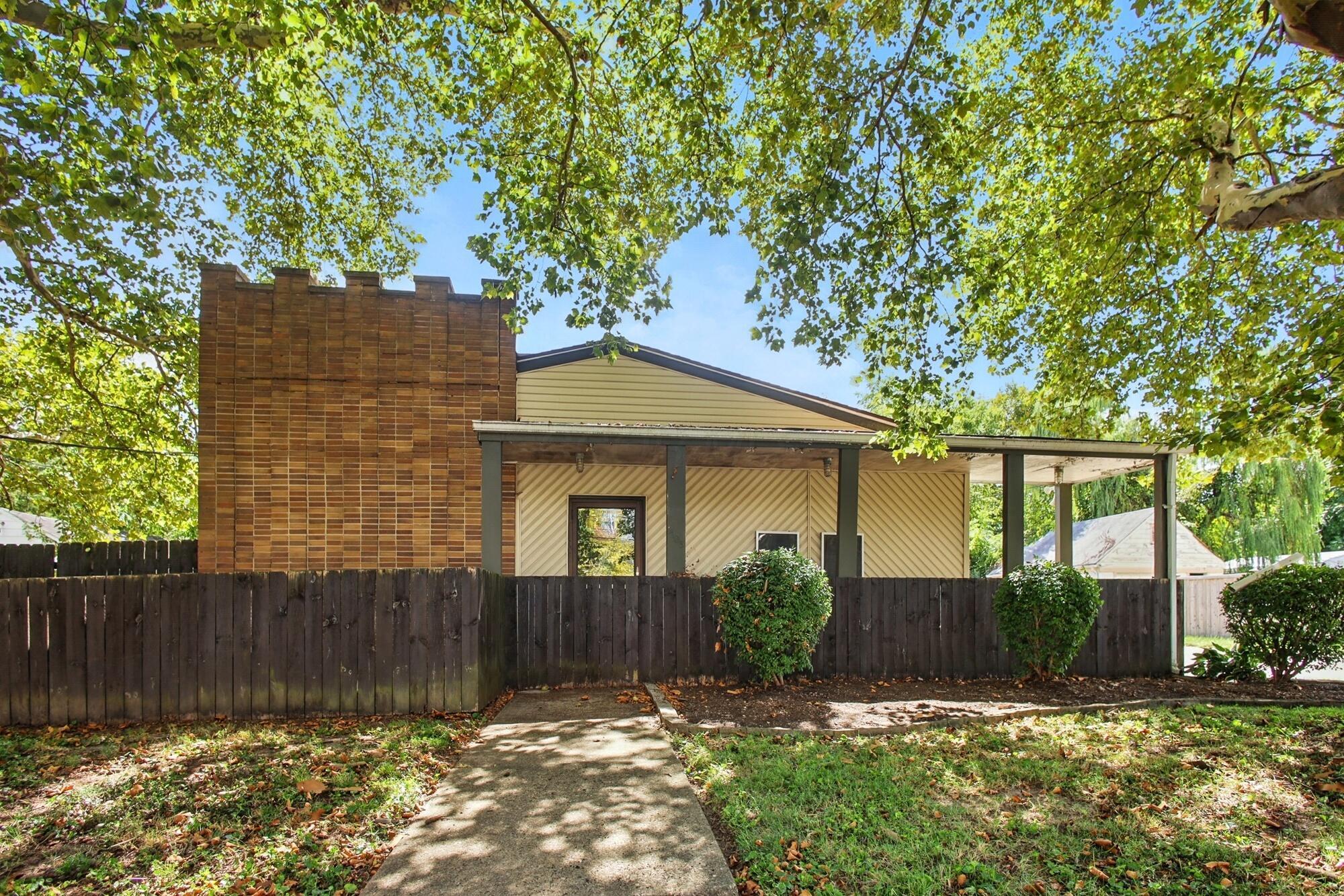 2105 Kenton Street Property Photo 2