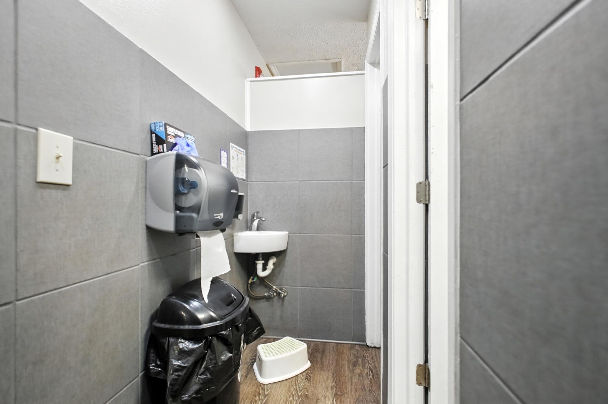 2105 Kenton Street Property Photo 12