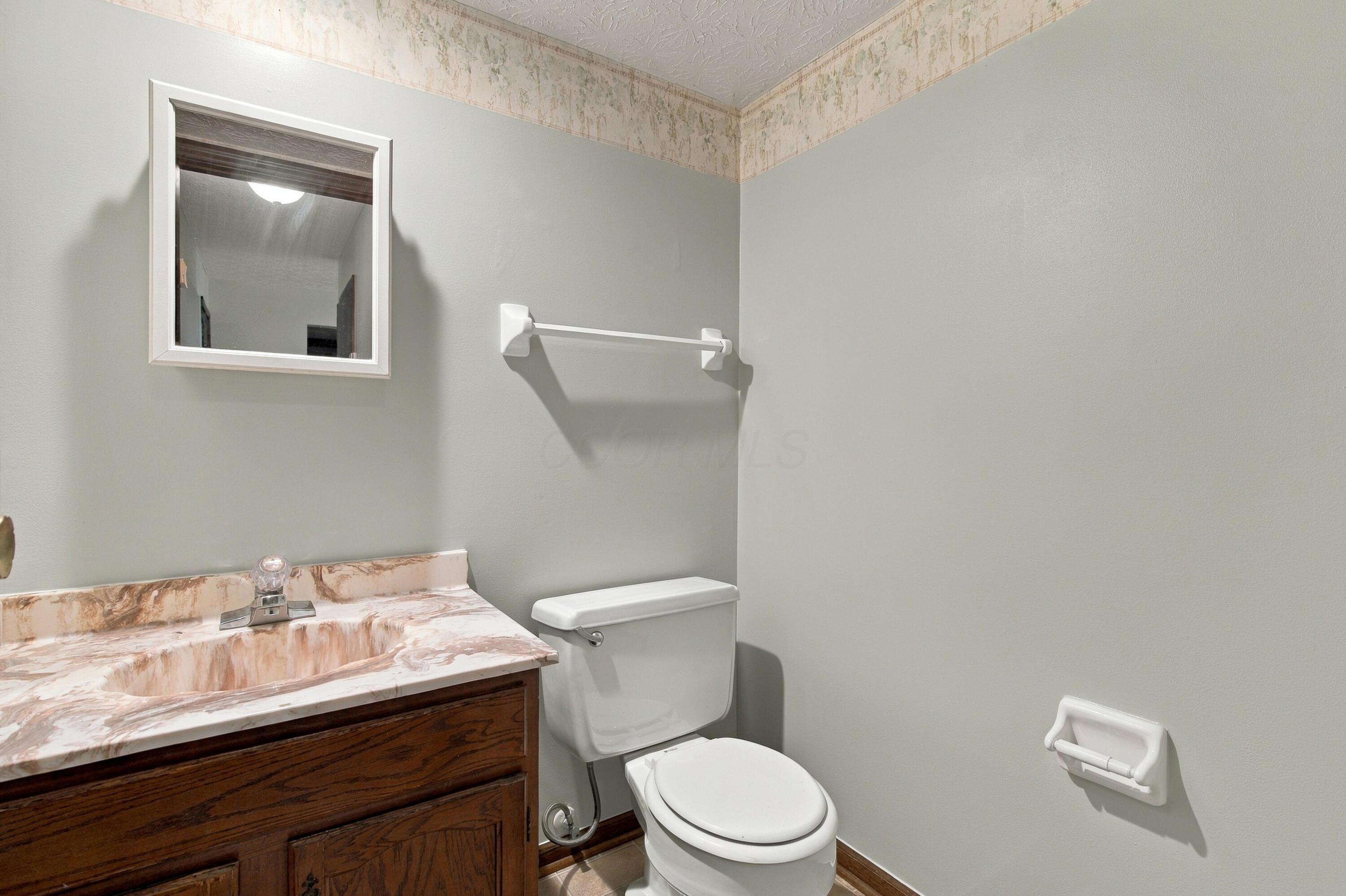 923-925 Bluffway Drive Property Photo 6