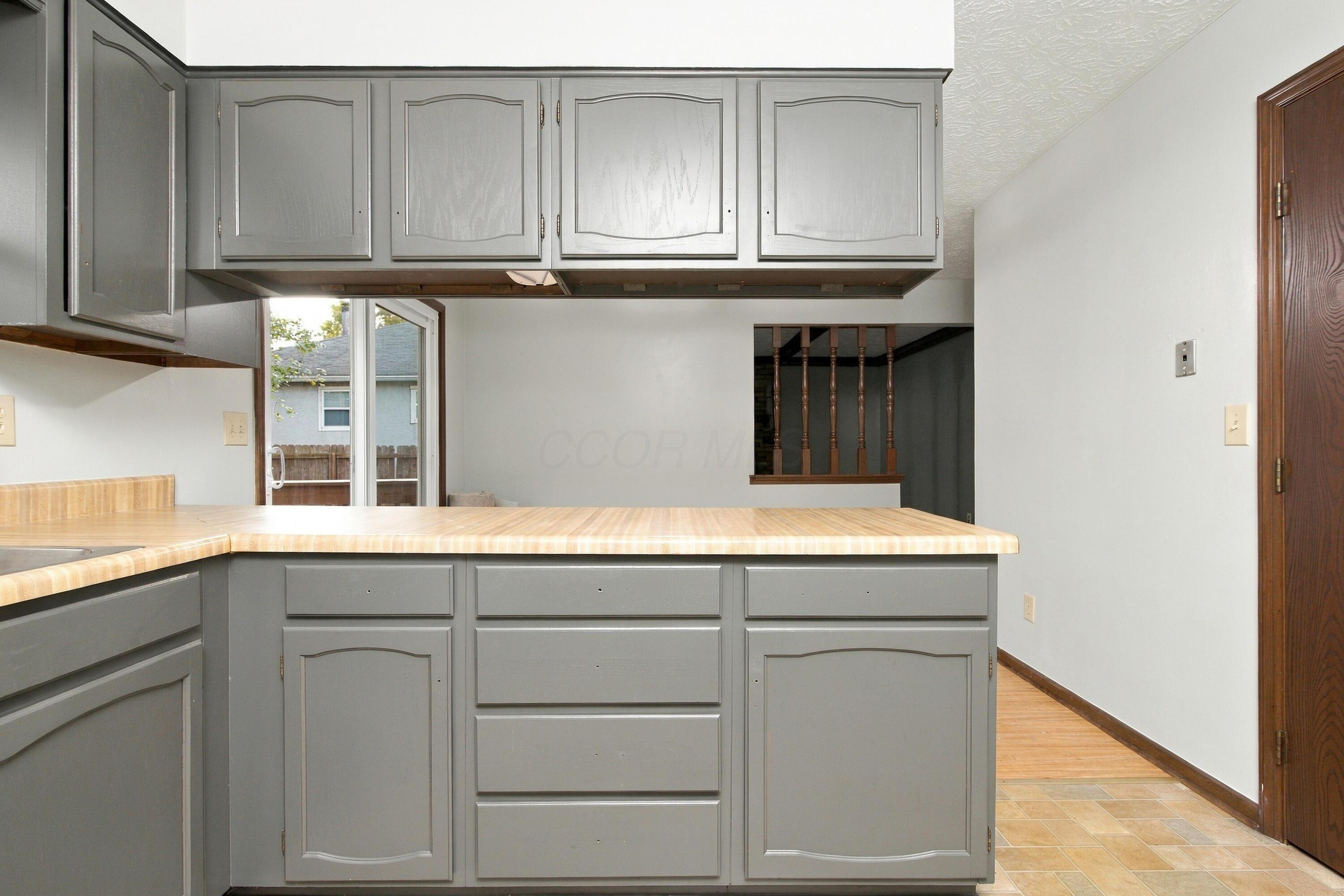 923-925 Bluffway Drive Property Photo 10