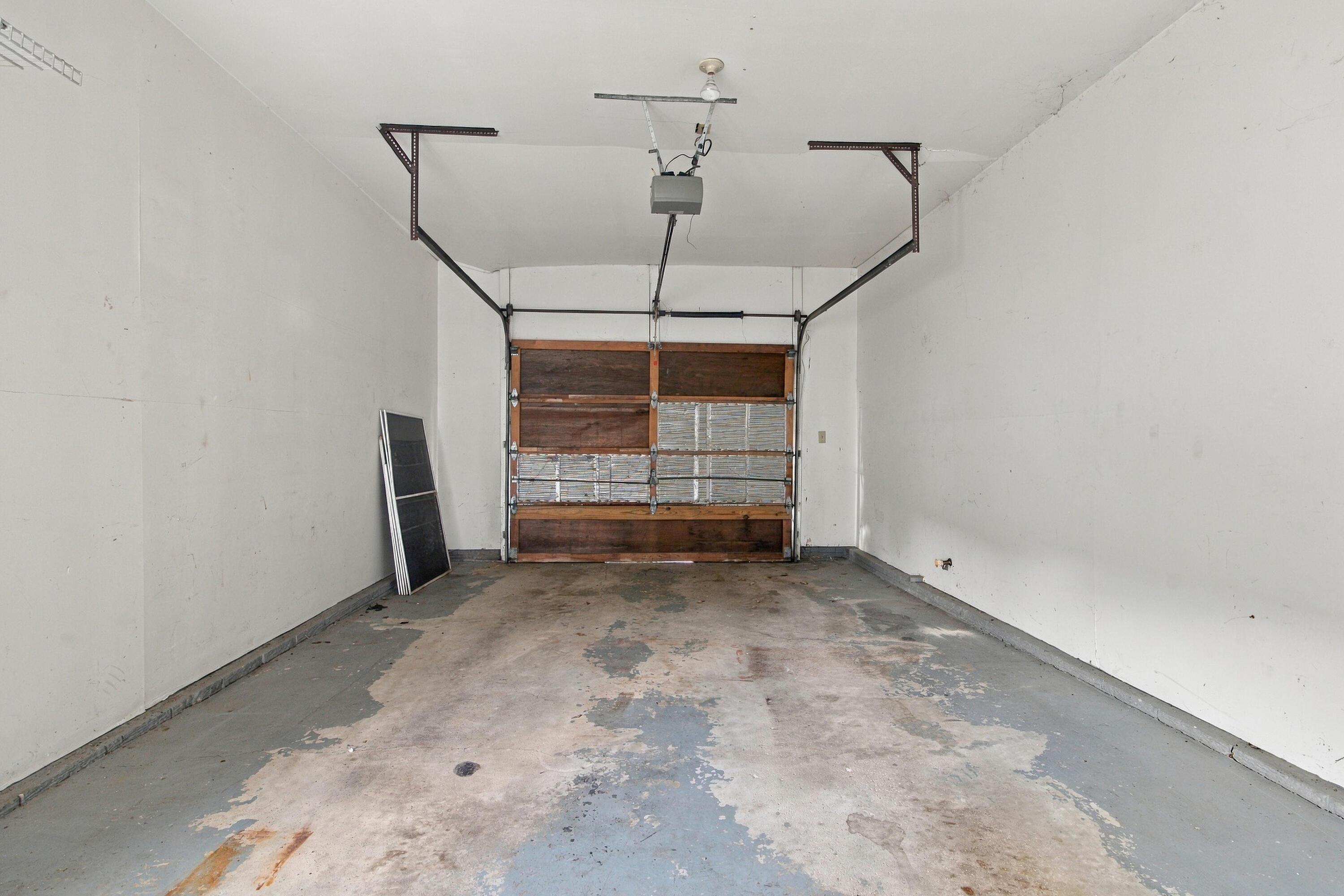 923-925 Bluffway Drive Property Photo 14