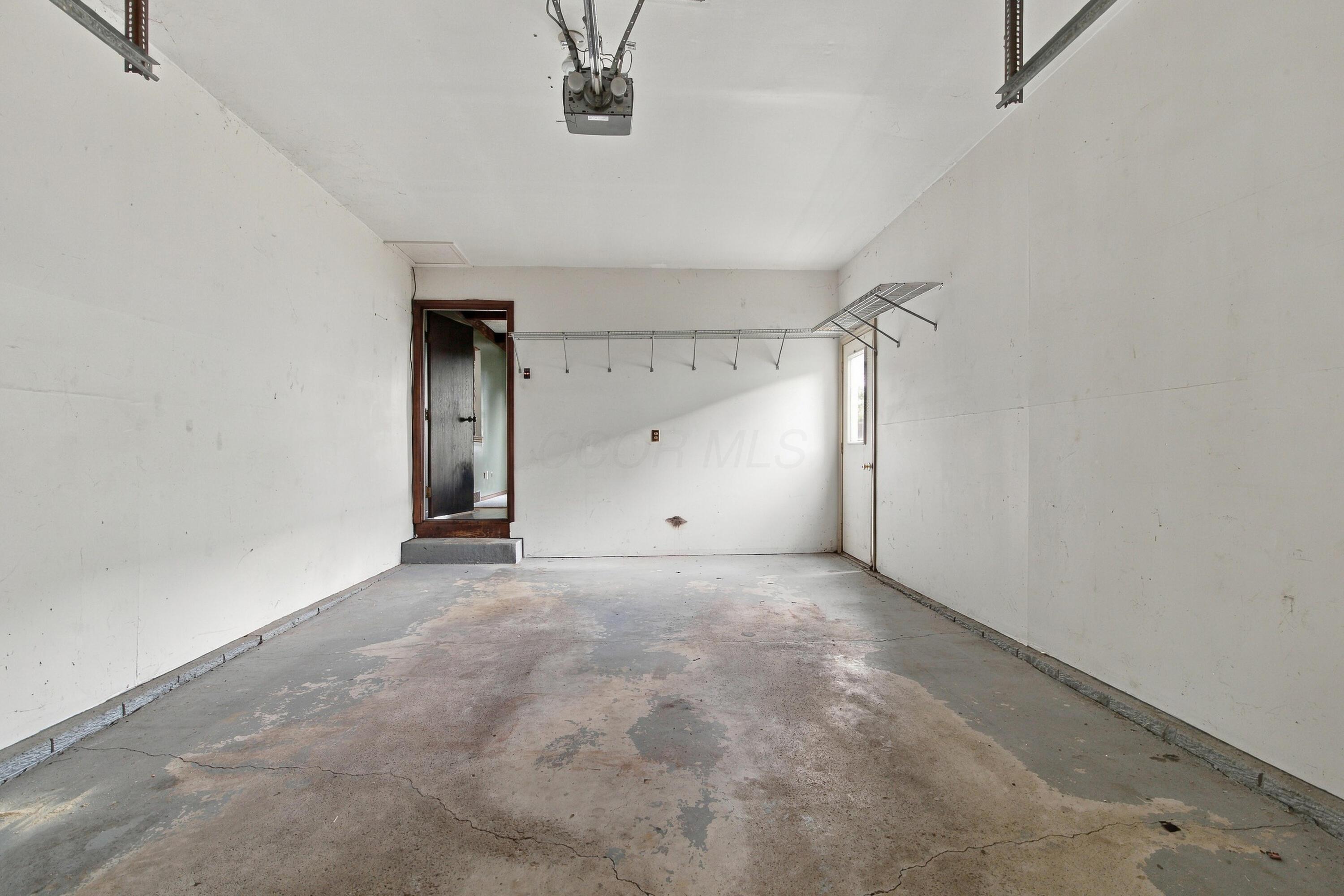 923-925 Bluffway Drive Property Photo 15