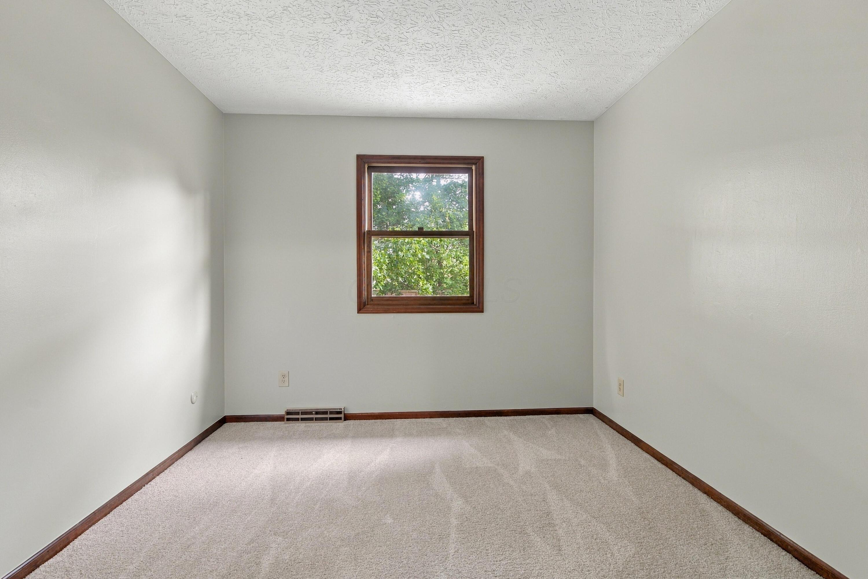 923-925 Bluffway Drive Property Photo 16