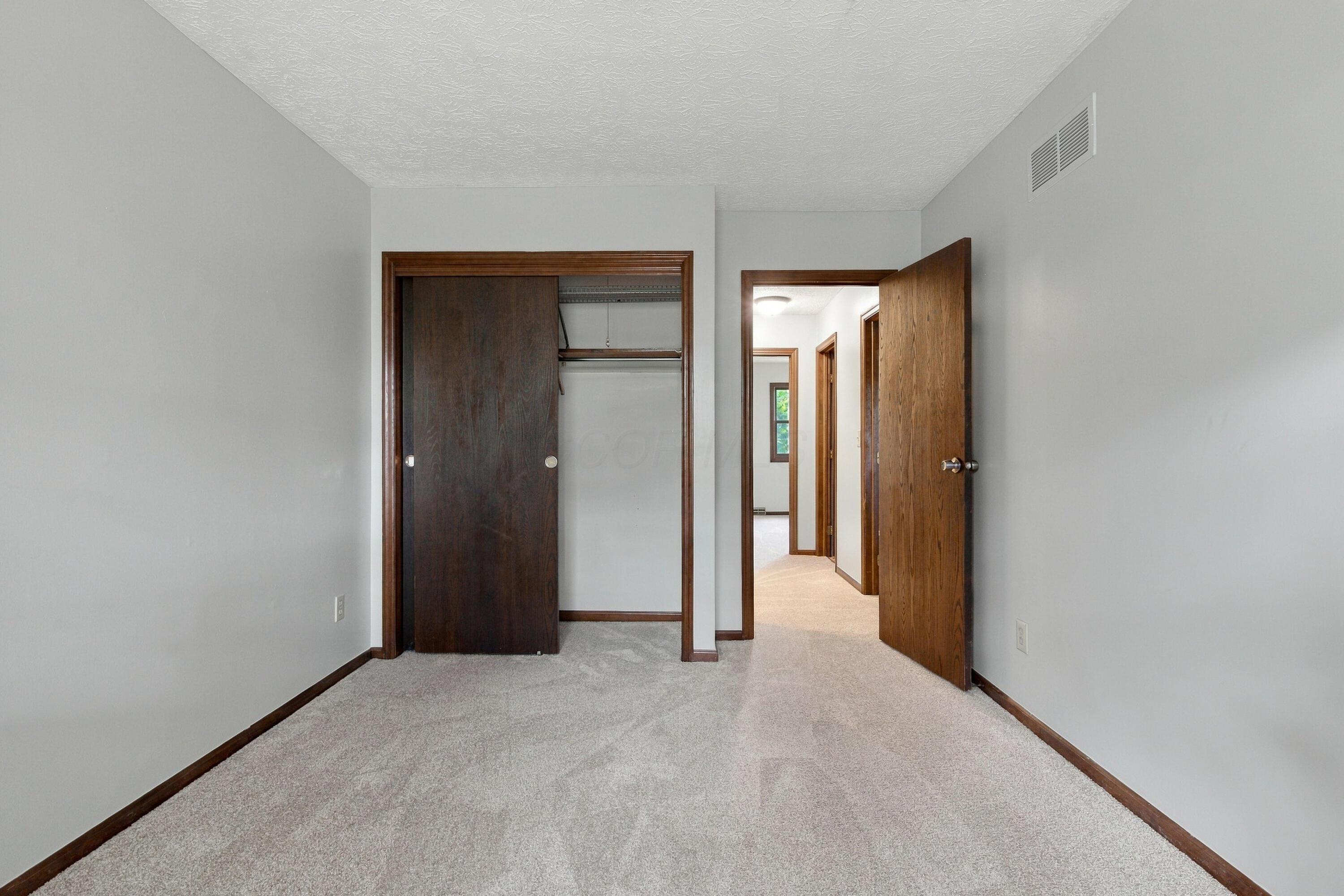 923-925 Bluffway Drive Property Photo 17