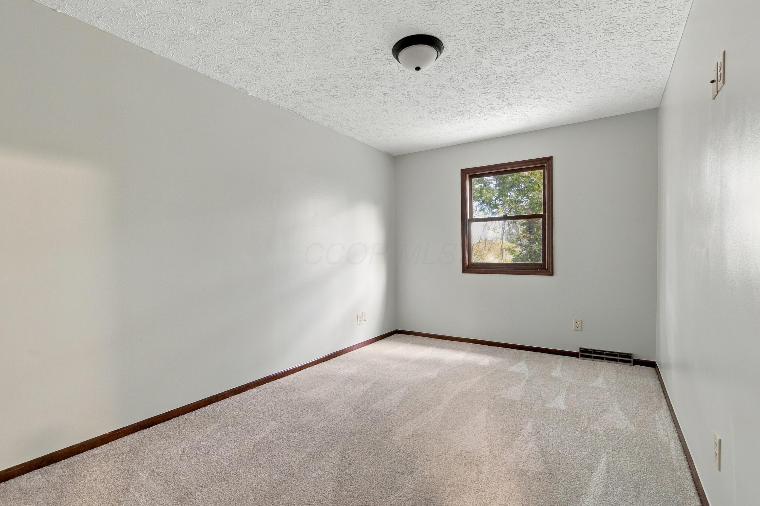 923-925 Bluffway Drive Property Photo 18