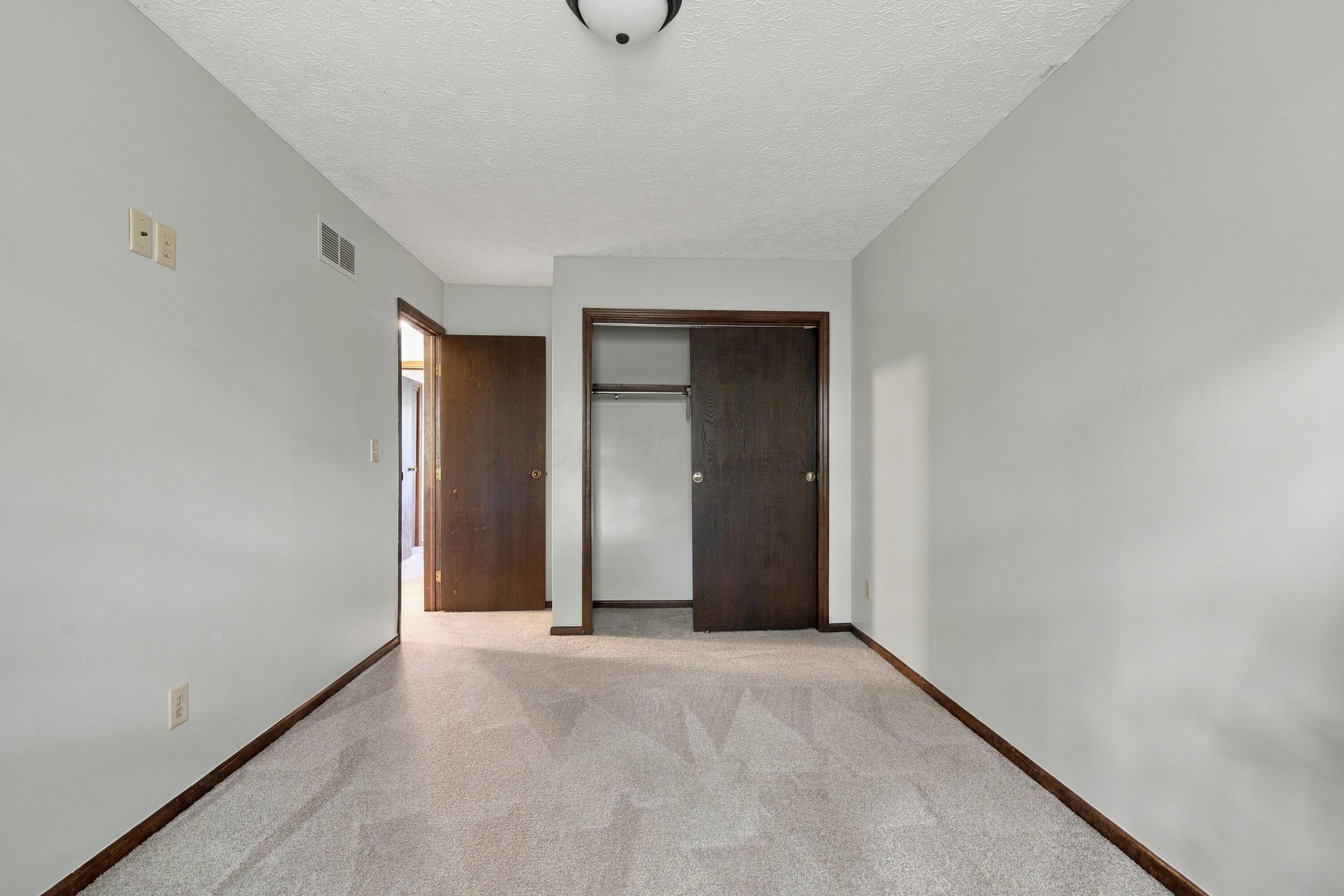 923-925 Bluffway Drive Property Photo 19