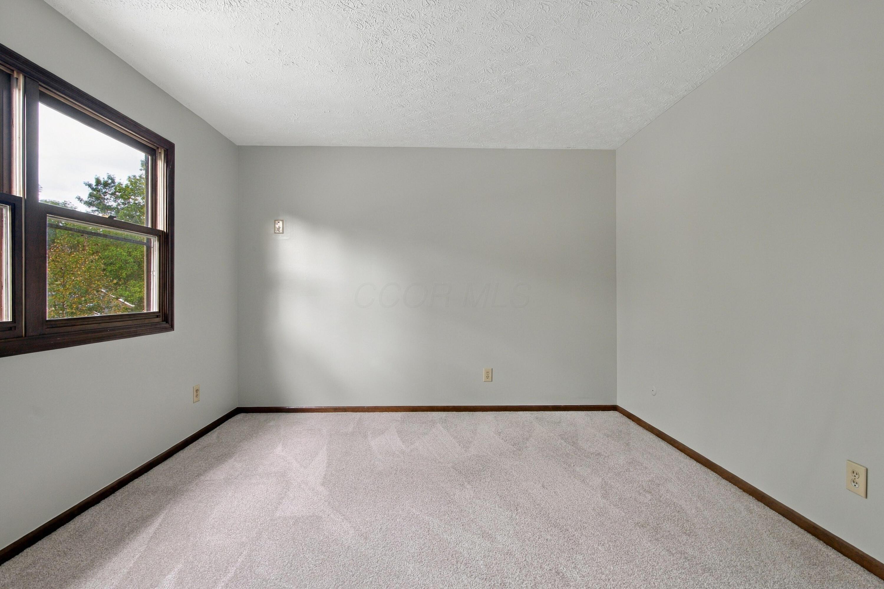 923-925 Bluffway Drive Property Photo 21