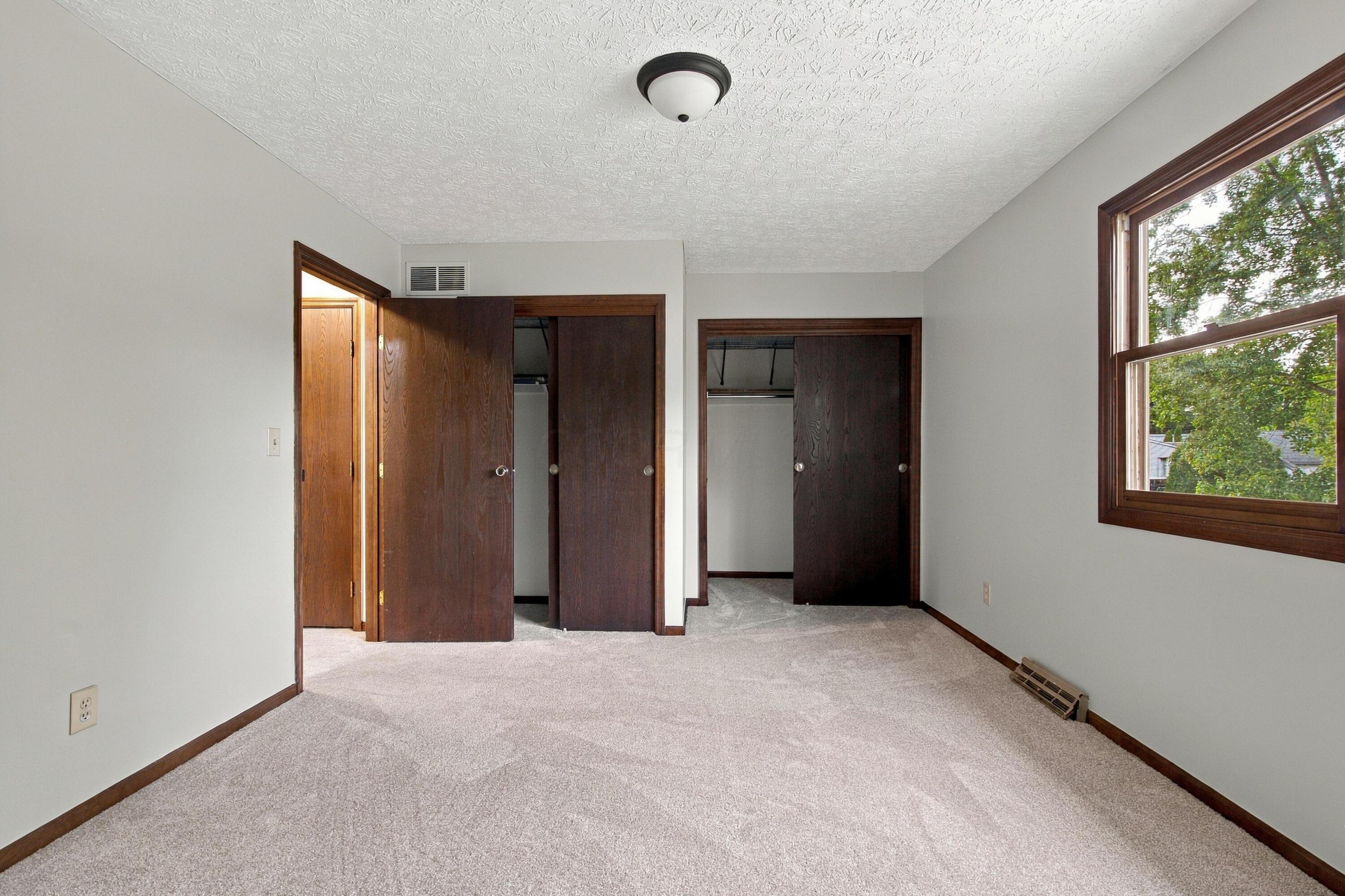 923-925 Bluffway Drive Property Photo 22