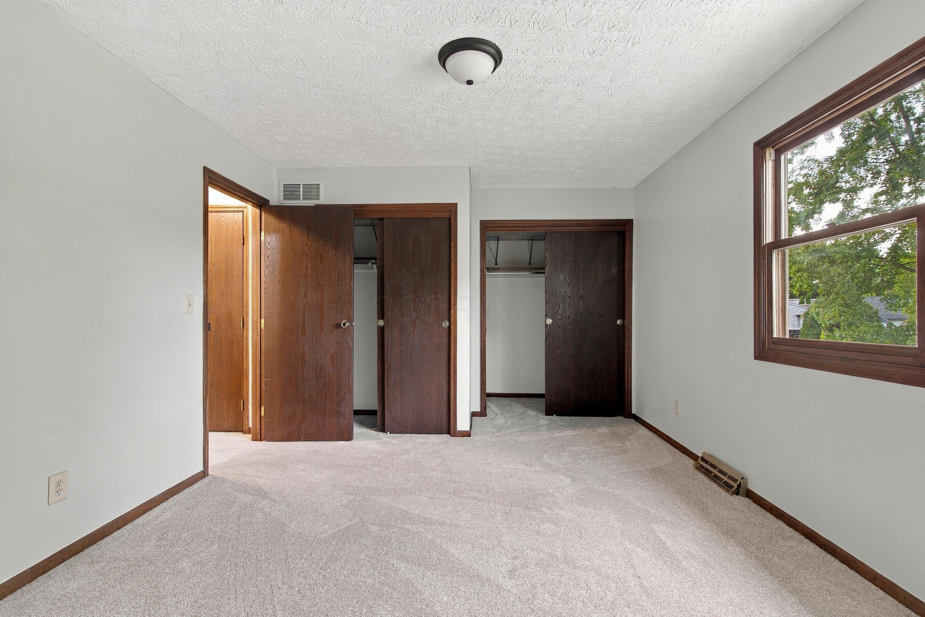 923-925 Bluffway Drive Property Photo 23