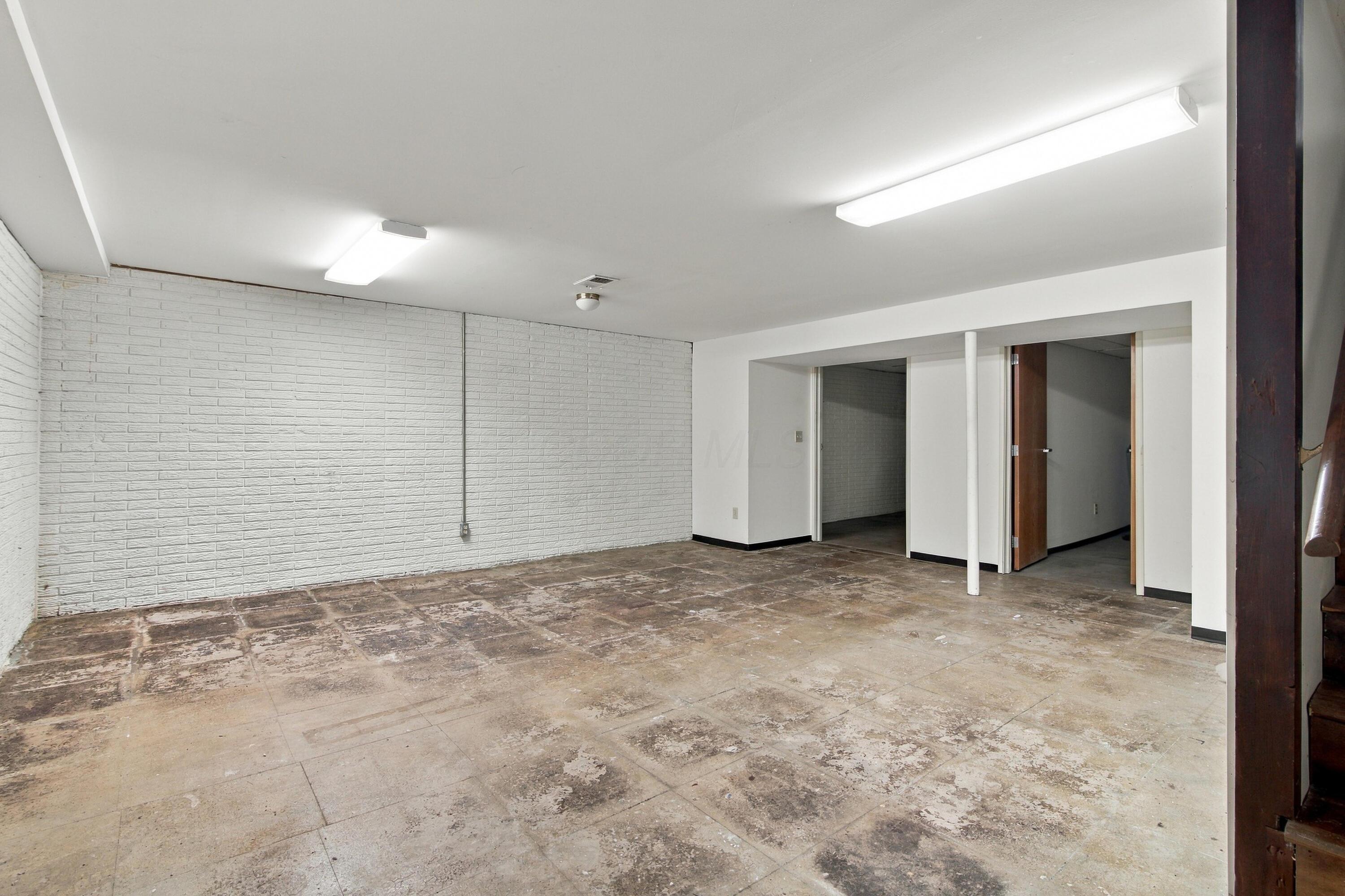923-925 Bluffway Drive Property Photo 24