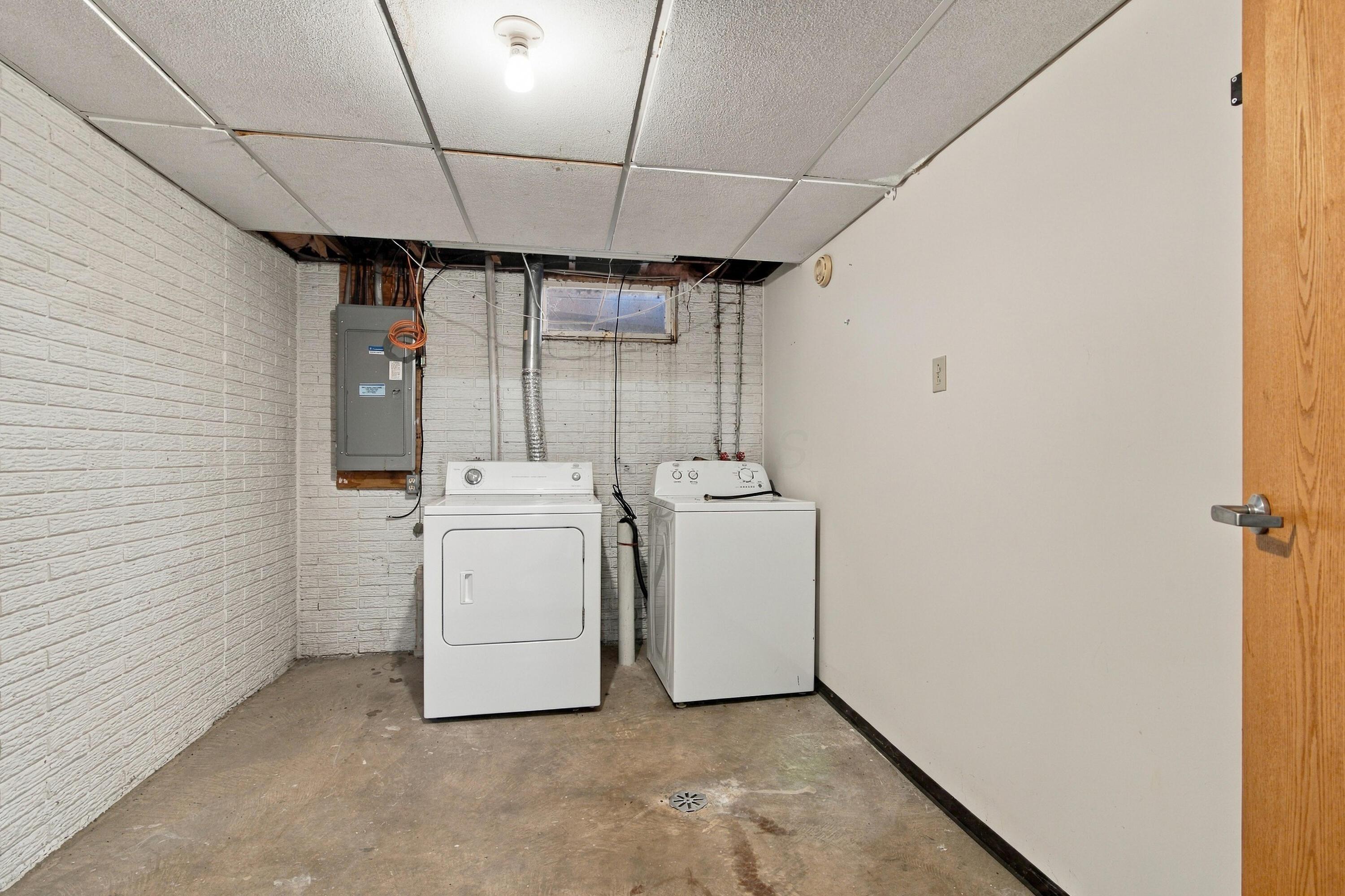 923-925 Bluffway Drive Property Photo 26