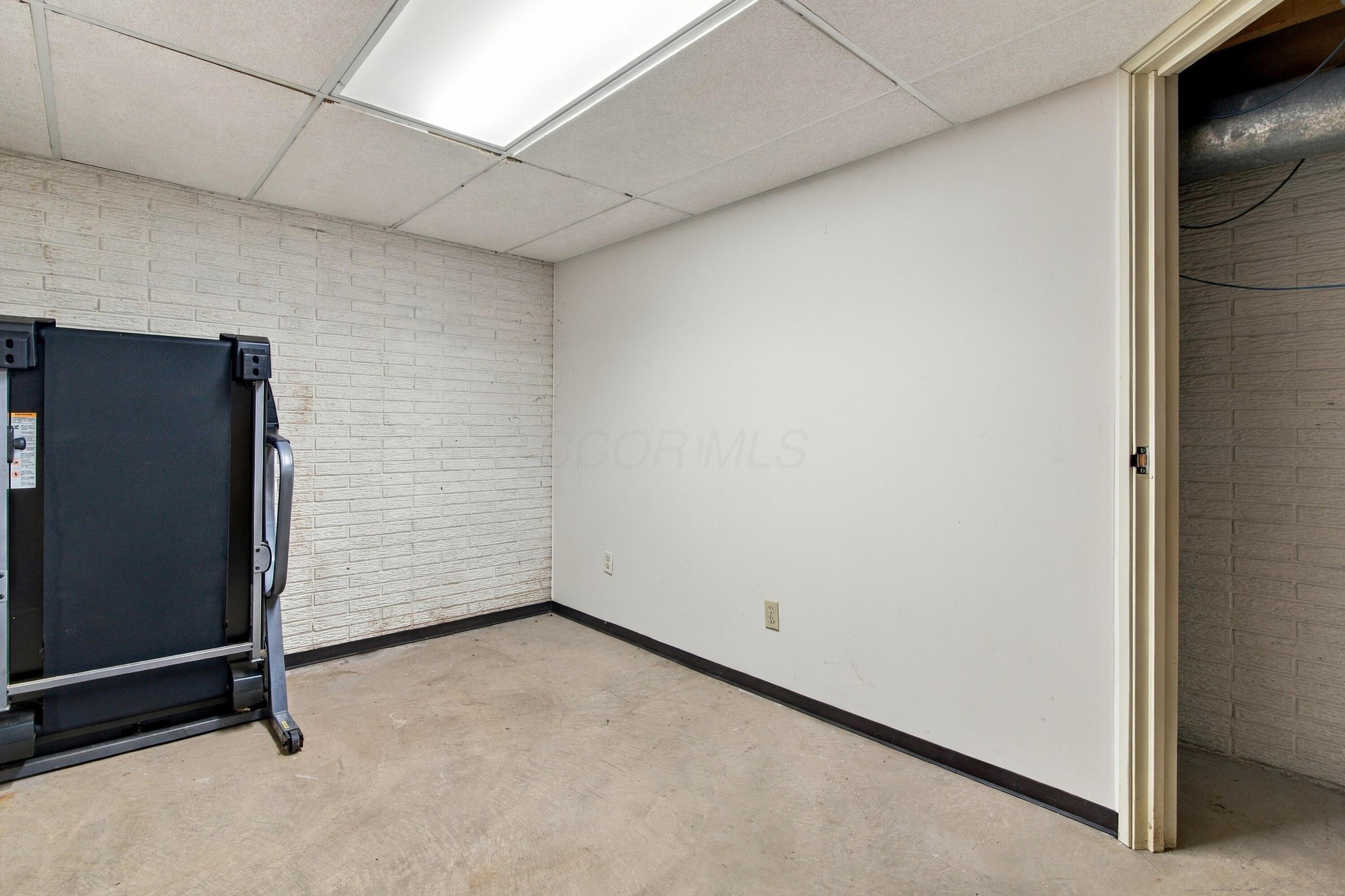 923-925 Bluffway Drive Property Photo 27