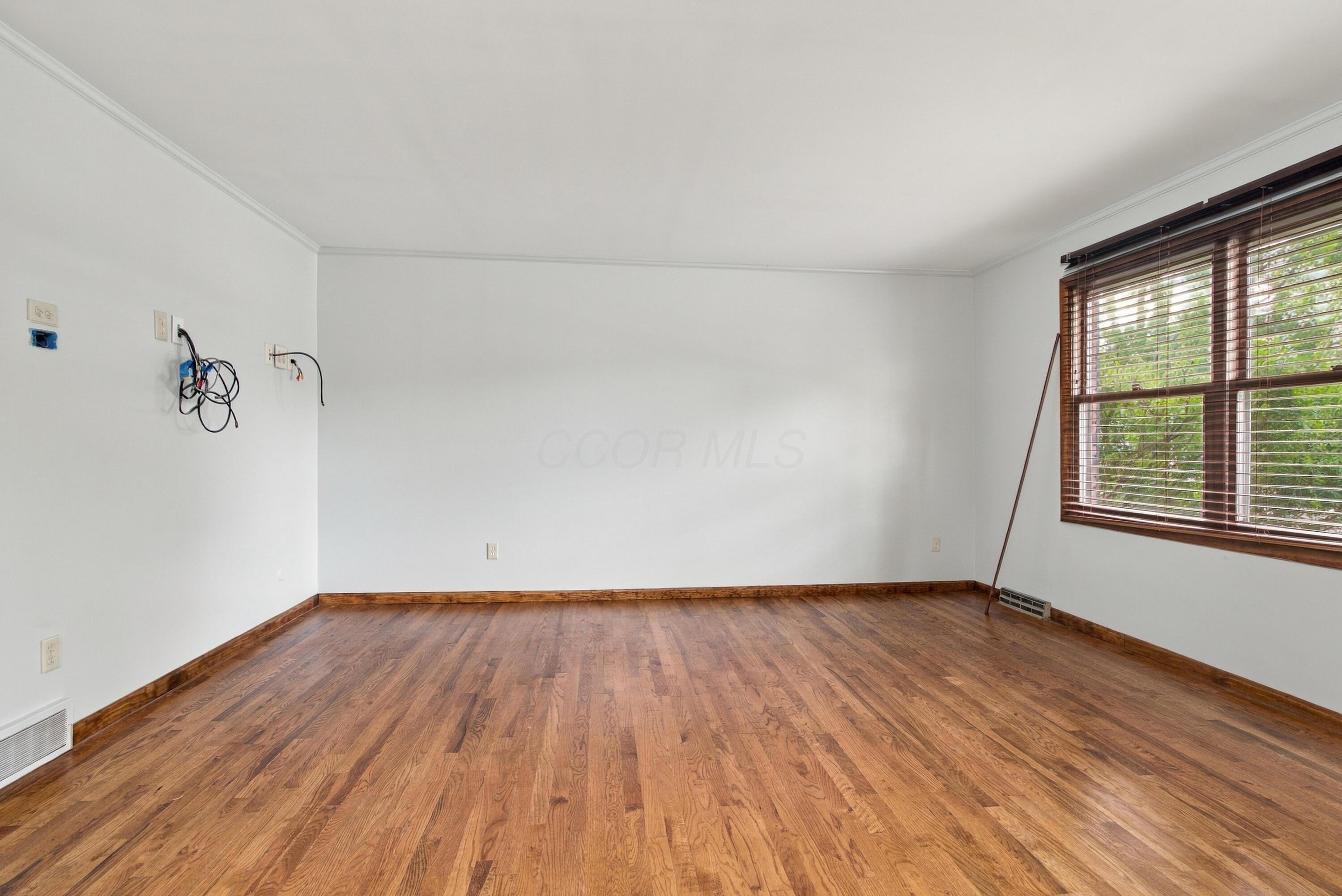 923-925 Bluffway Drive Property Photo 29