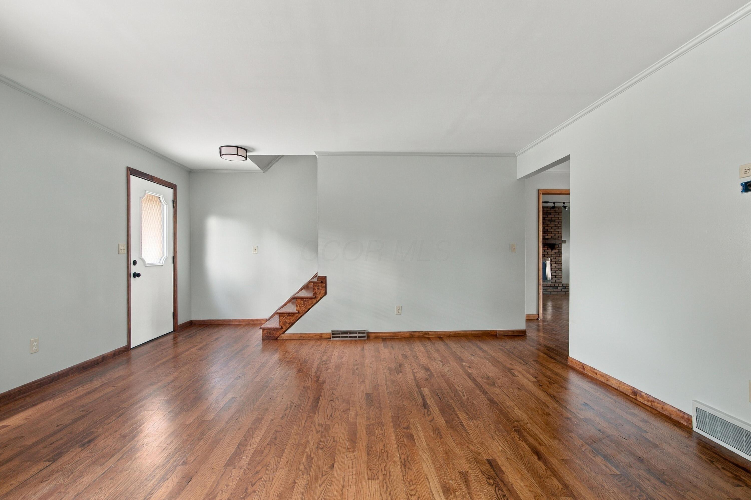 923-925 Bluffway Drive Property Photo 30