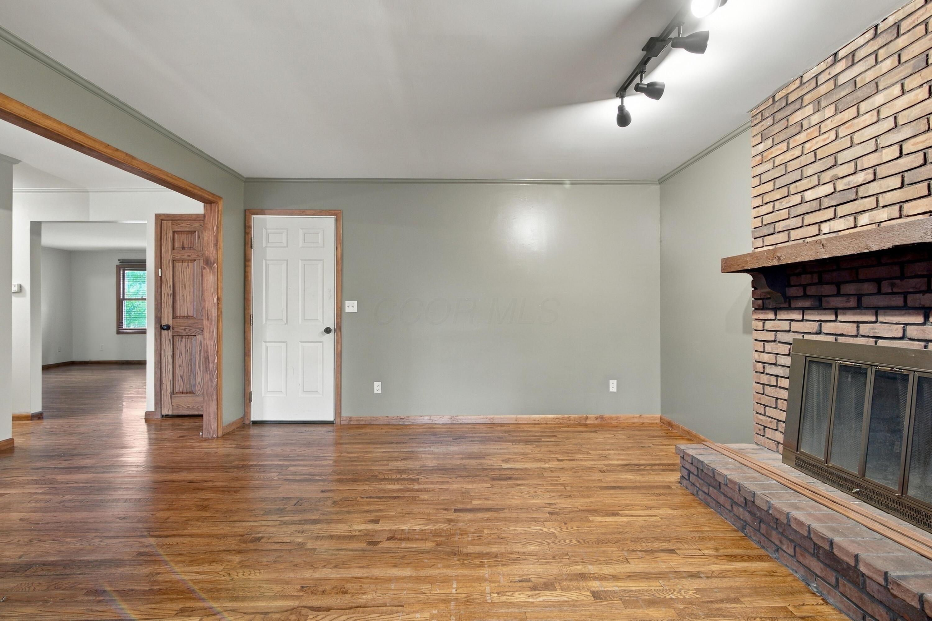 923-925 Bluffway Drive Property Photo 36
