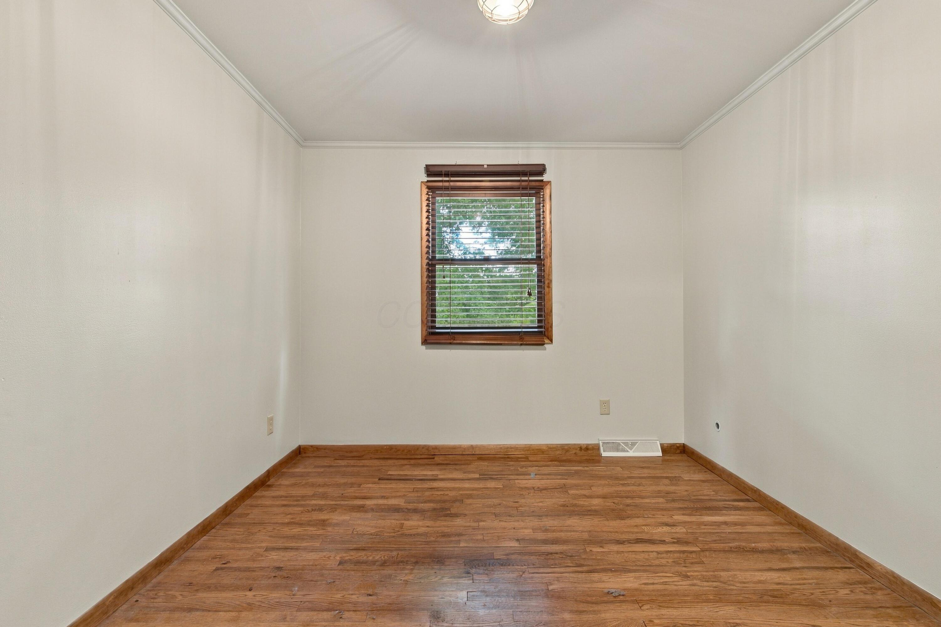 923-925 Bluffway Drive Property Photo 47