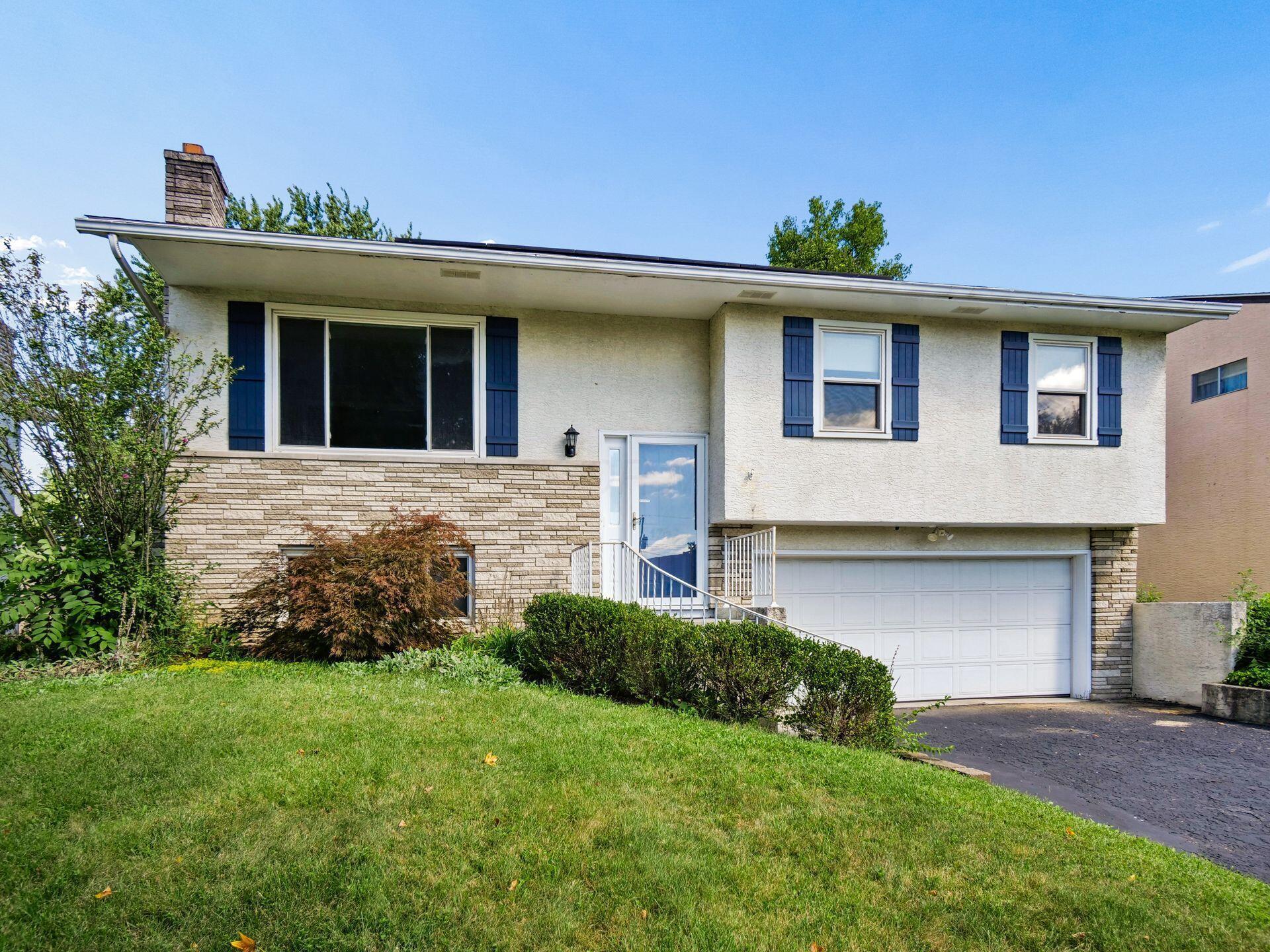 1262 Oakfield Drive S Property Photo 1