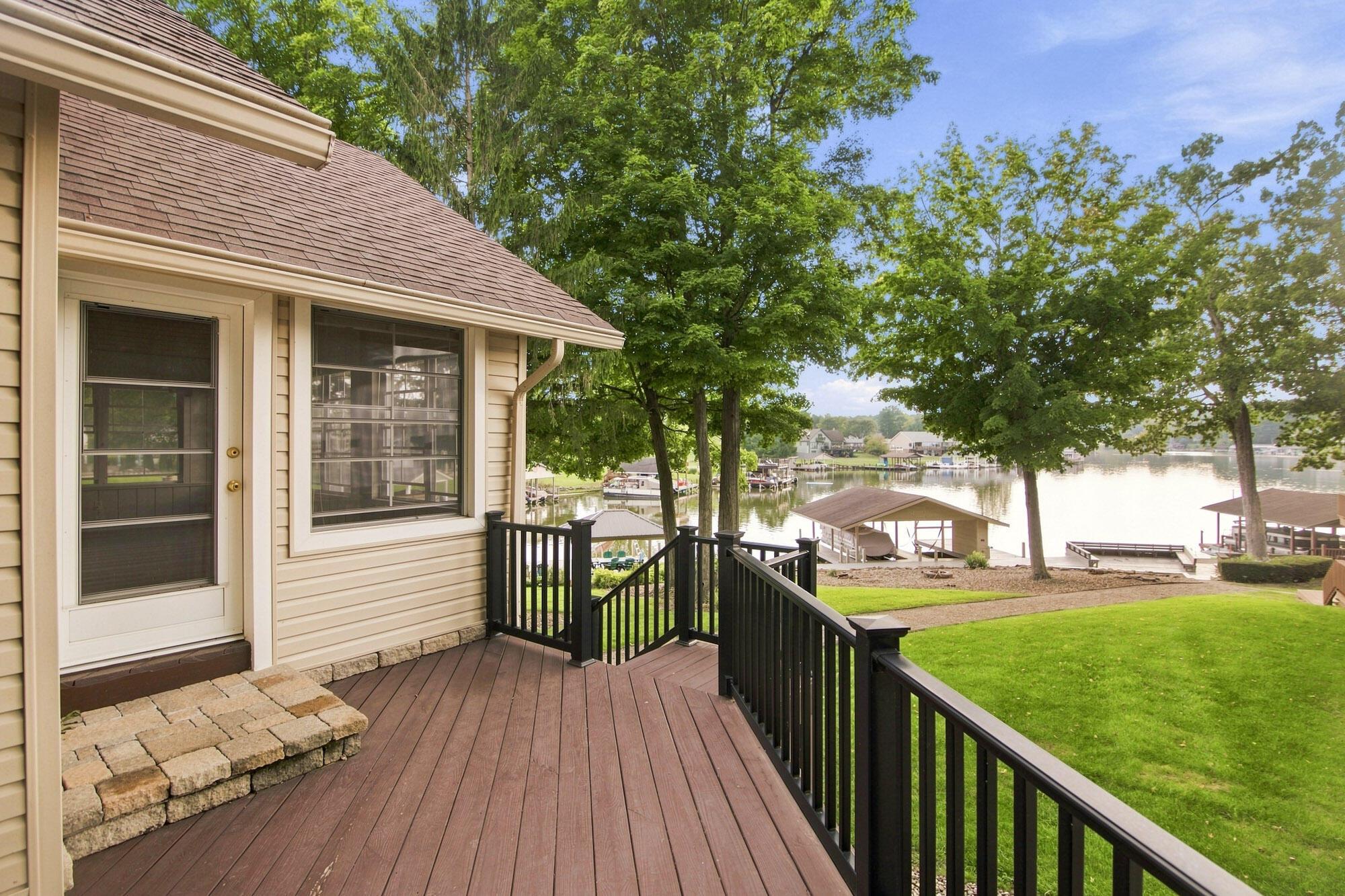 4045 Apple Valley Drive Property Photo 4