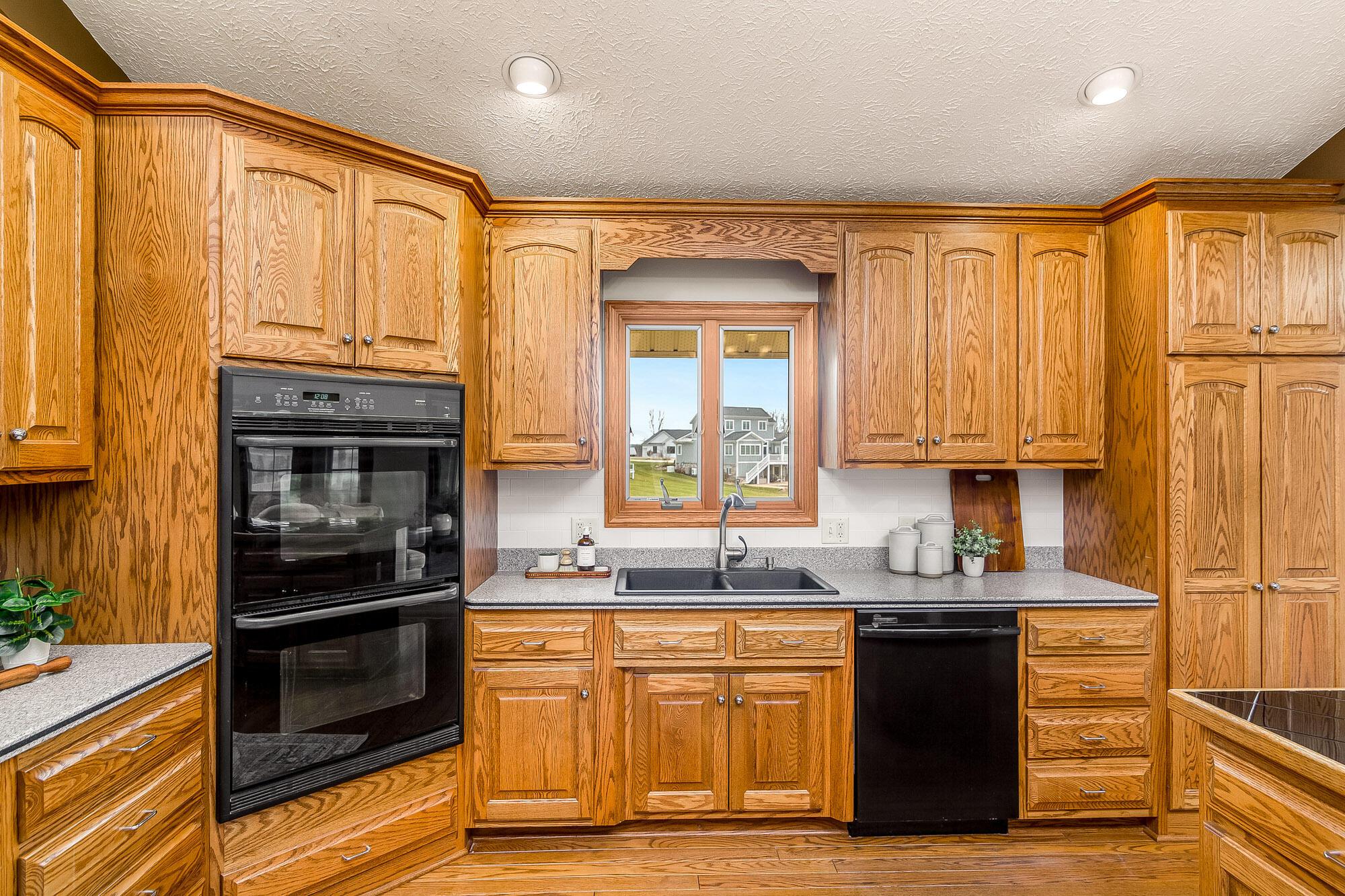4045 Apple Valley Drive Property Photo 12