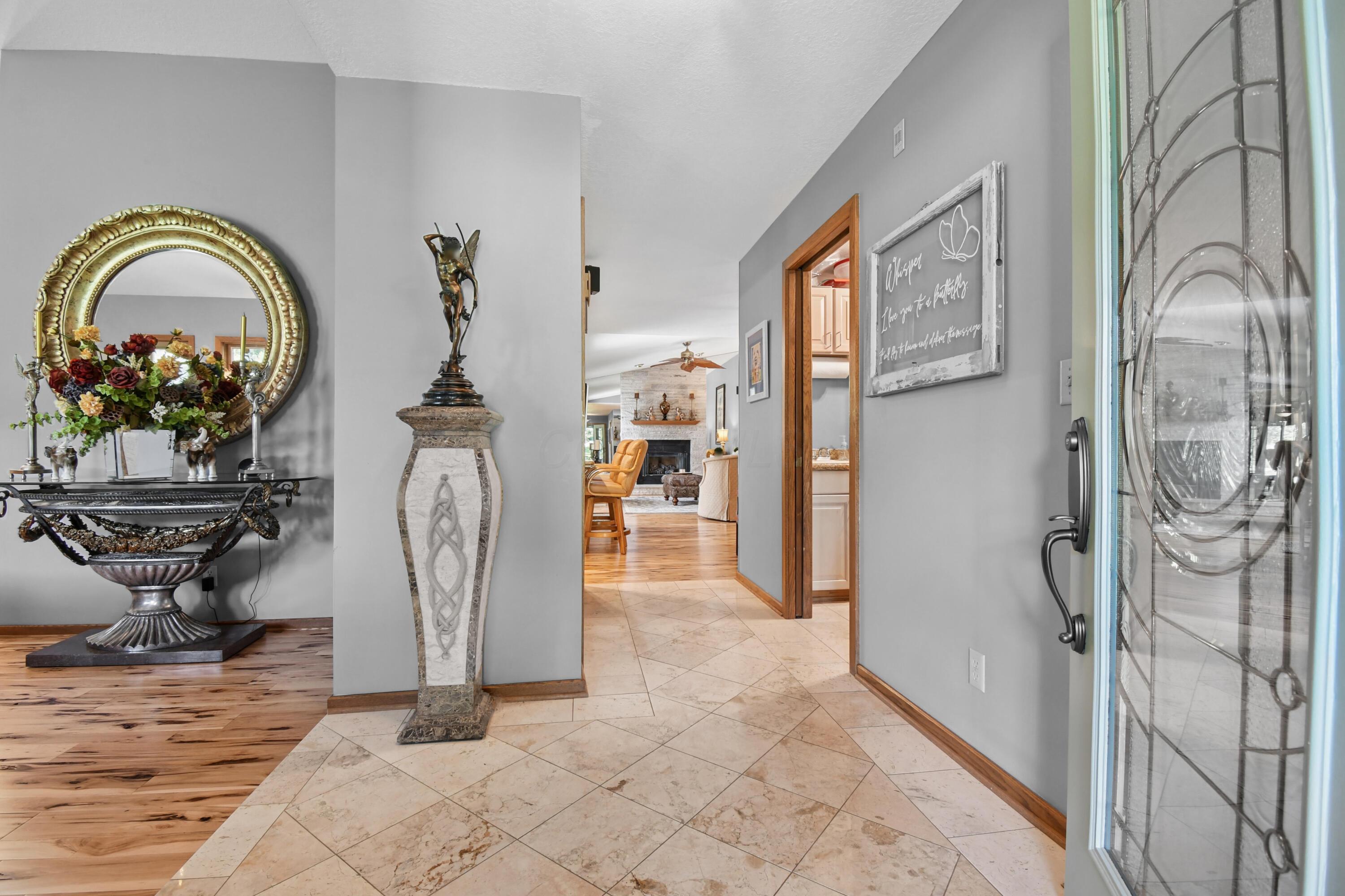 819 Briarhill Drive Property Photo 4