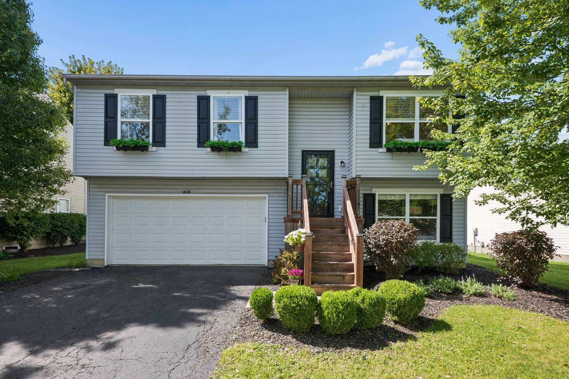 1868 Ashburn Drive Property Photo 1