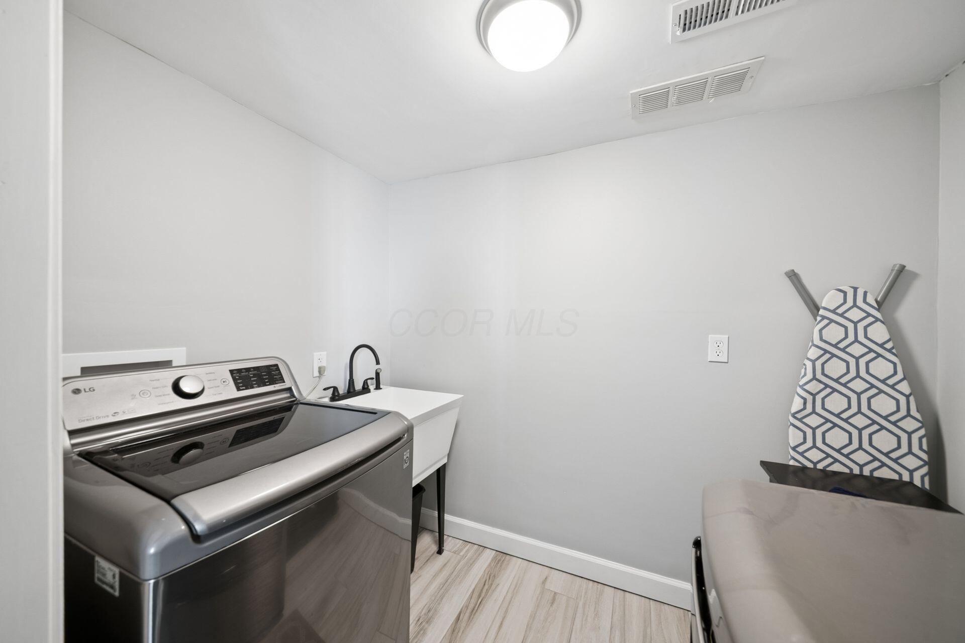 1868 Ashburn Drive Property Photo 32