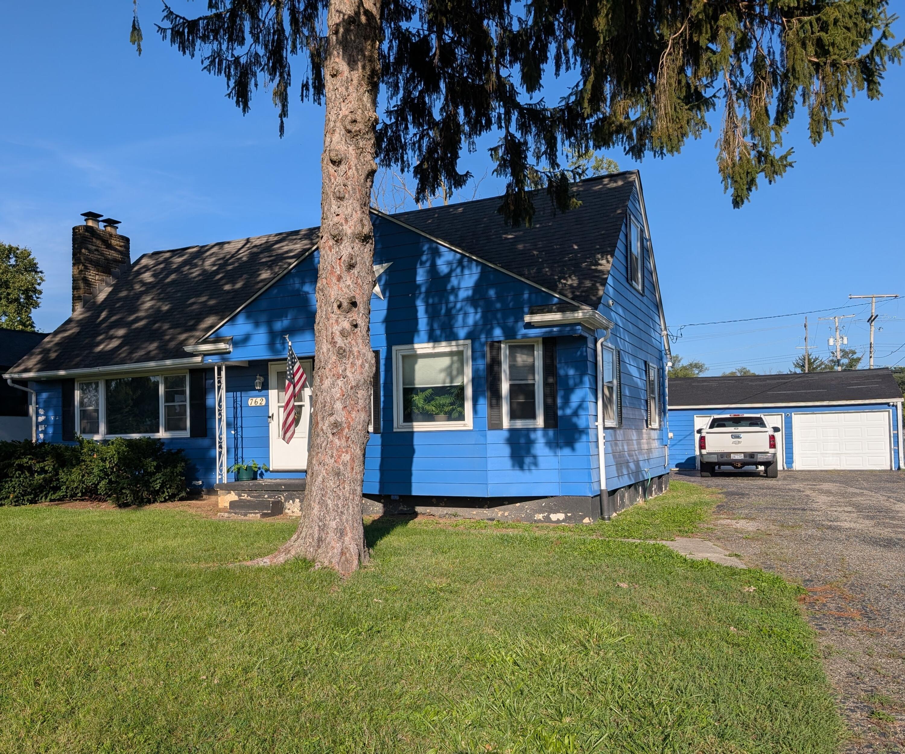 762 Ross Road Property Photo 1