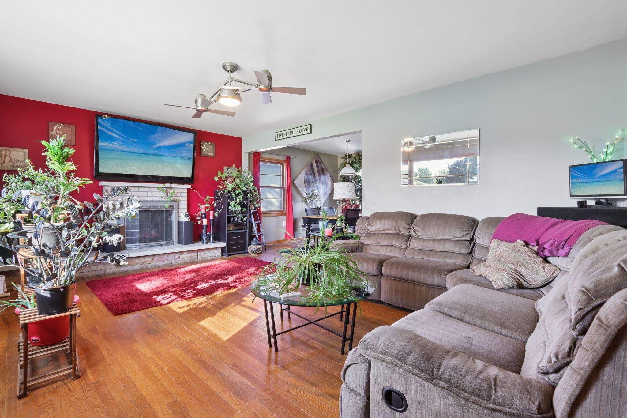 762 Ross Road Property Photo 2