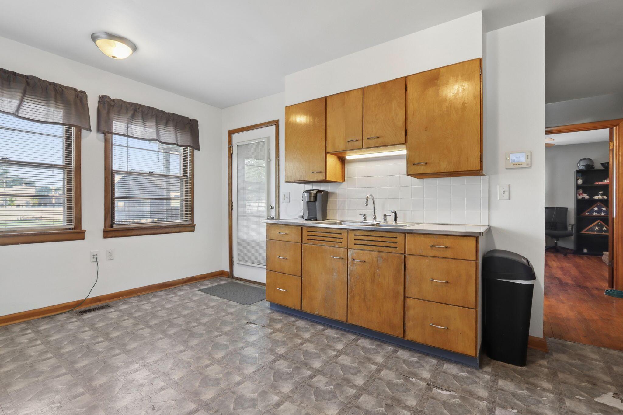 762 Ross Road Property Photo 7