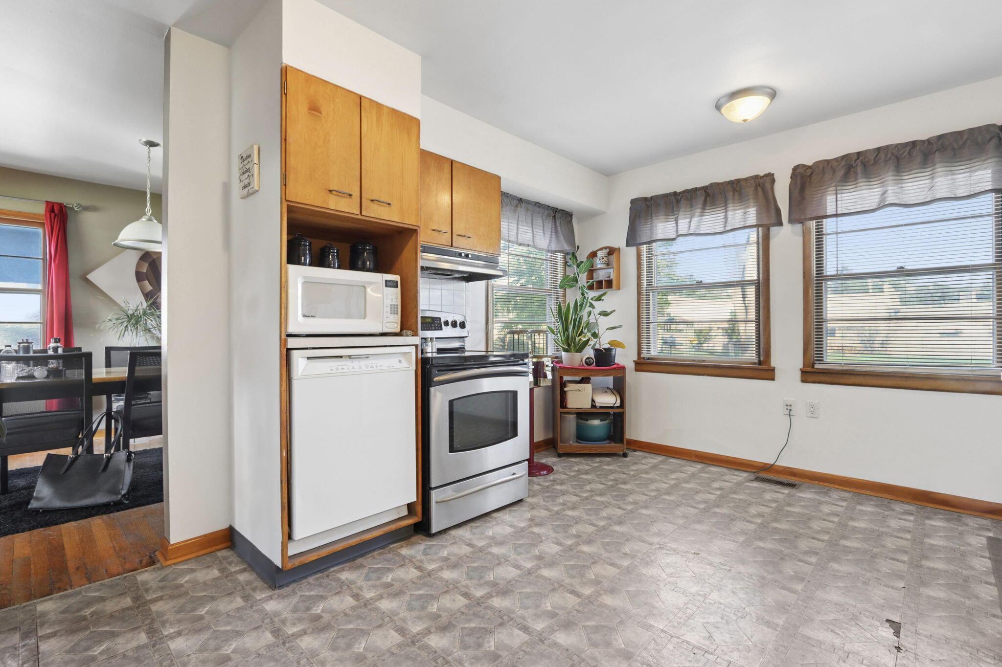 762 Ross Road Property Photo 8