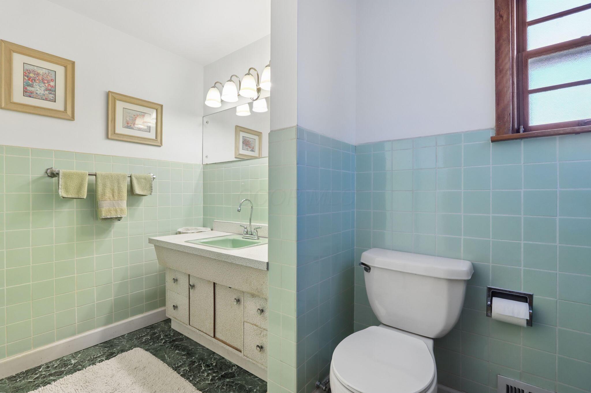 762 Ross Road Property Photo 15