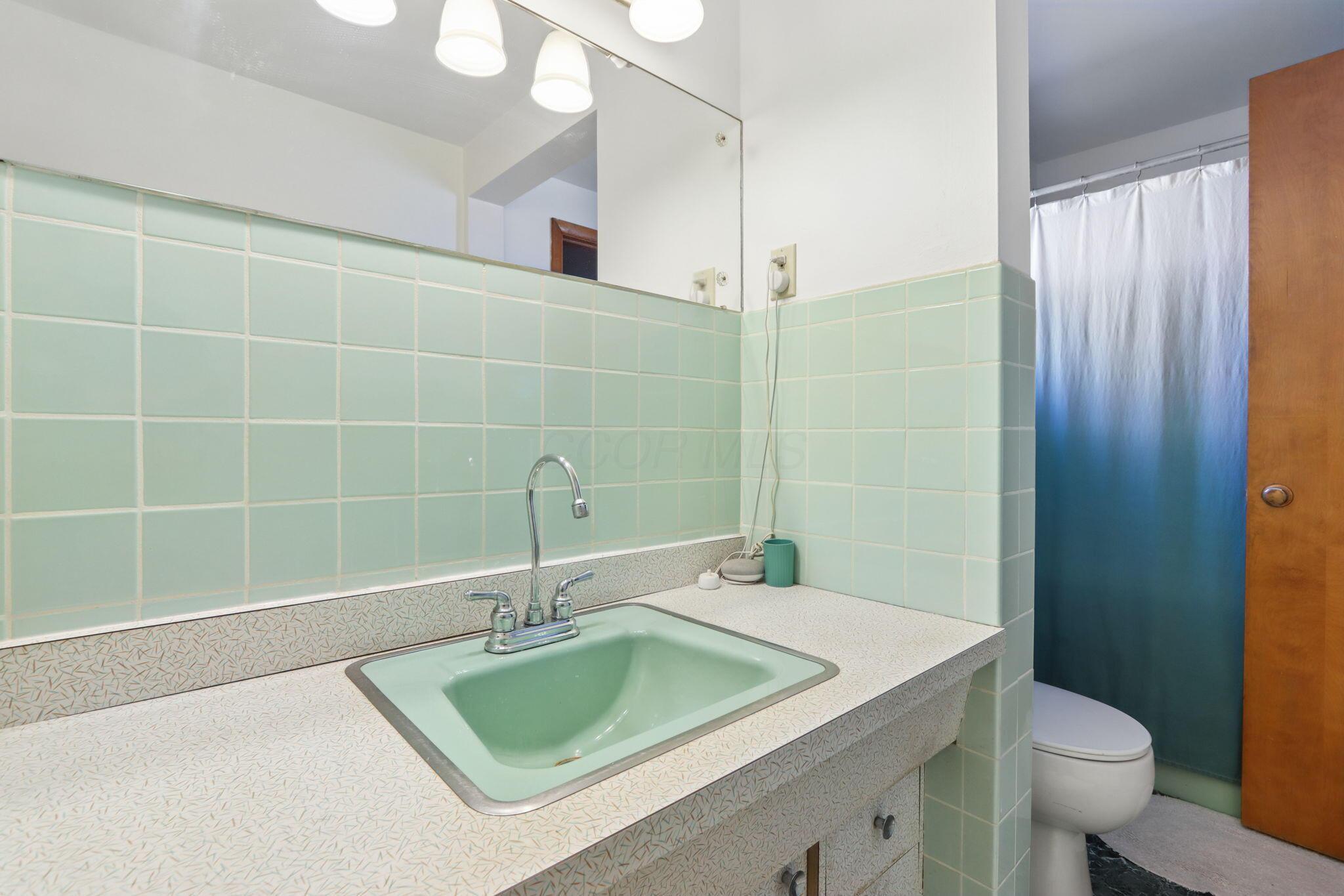 762 Ross Road Property Photo 16