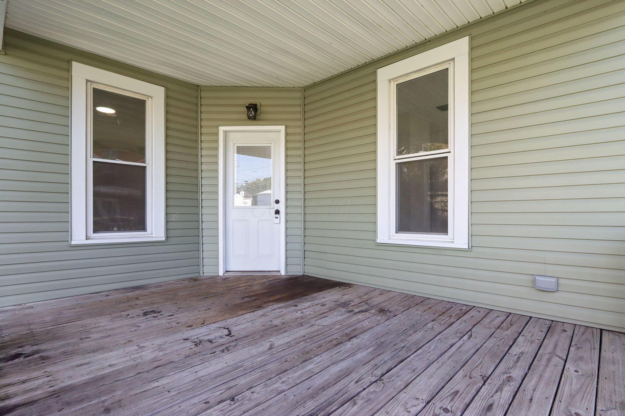 304 E Lutz Avenue Property Photo 6