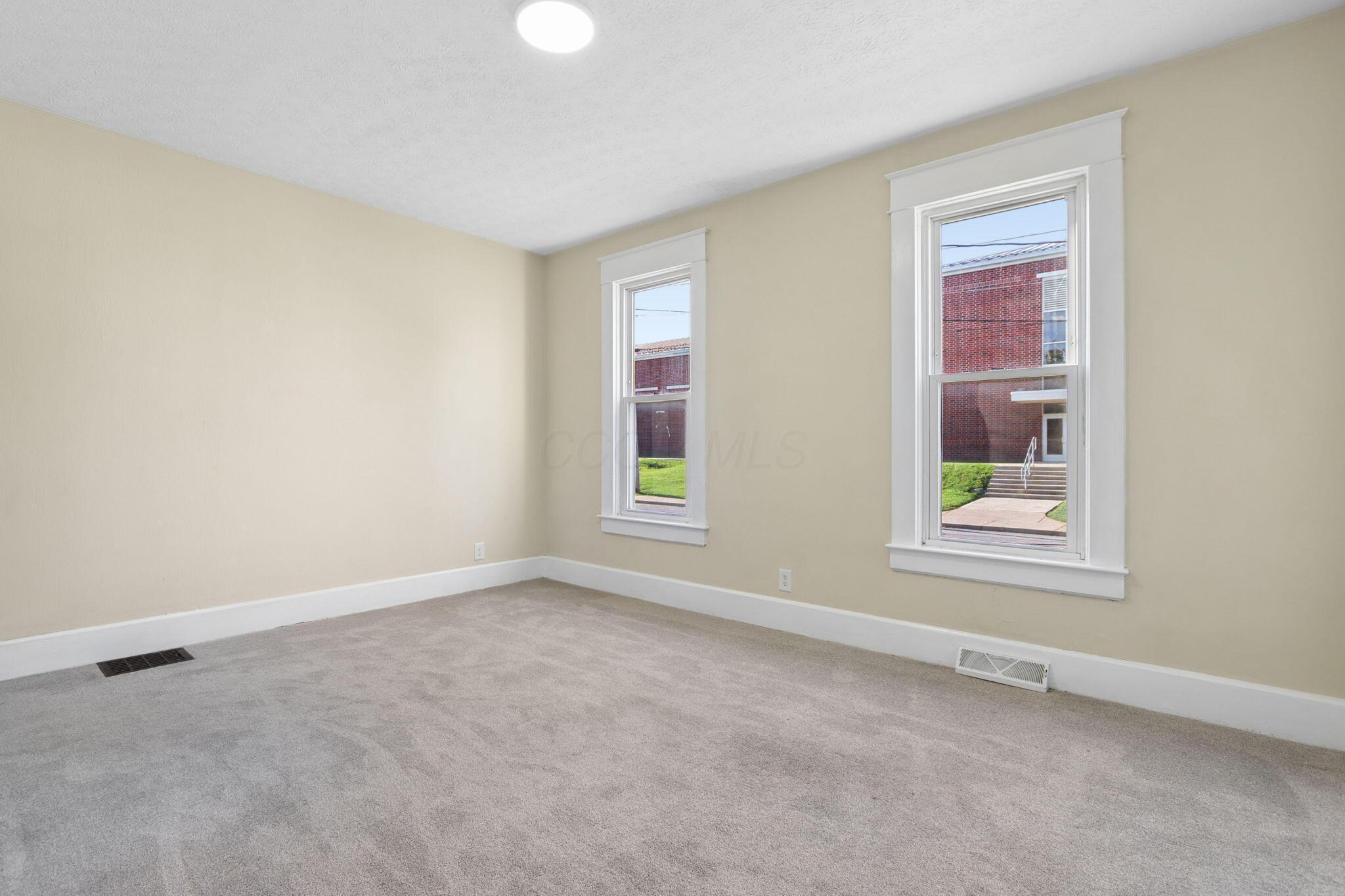 304 E Lutz Avenue Property Photo 8