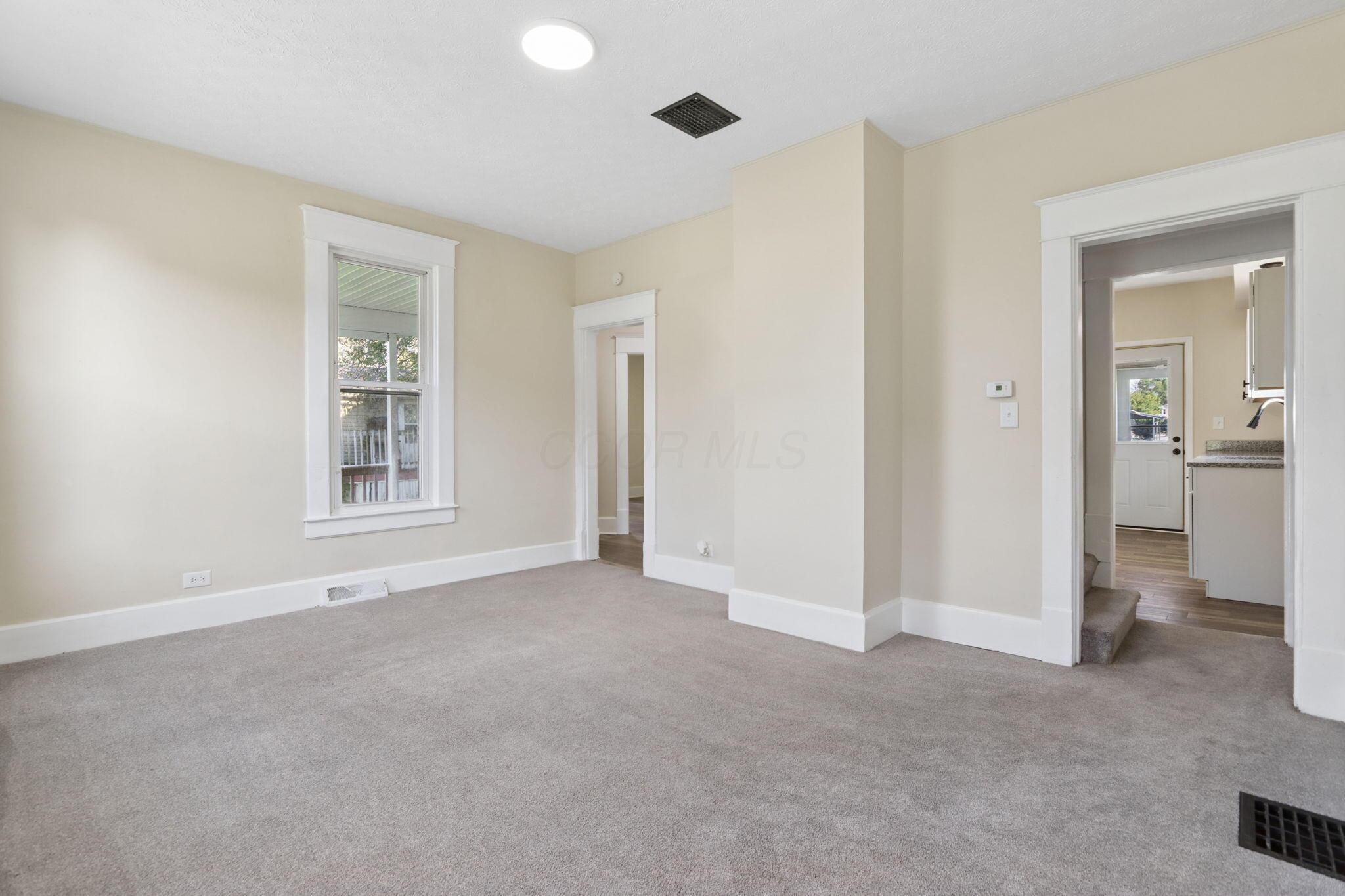 304 E Lutz Avenue Property Photo 9