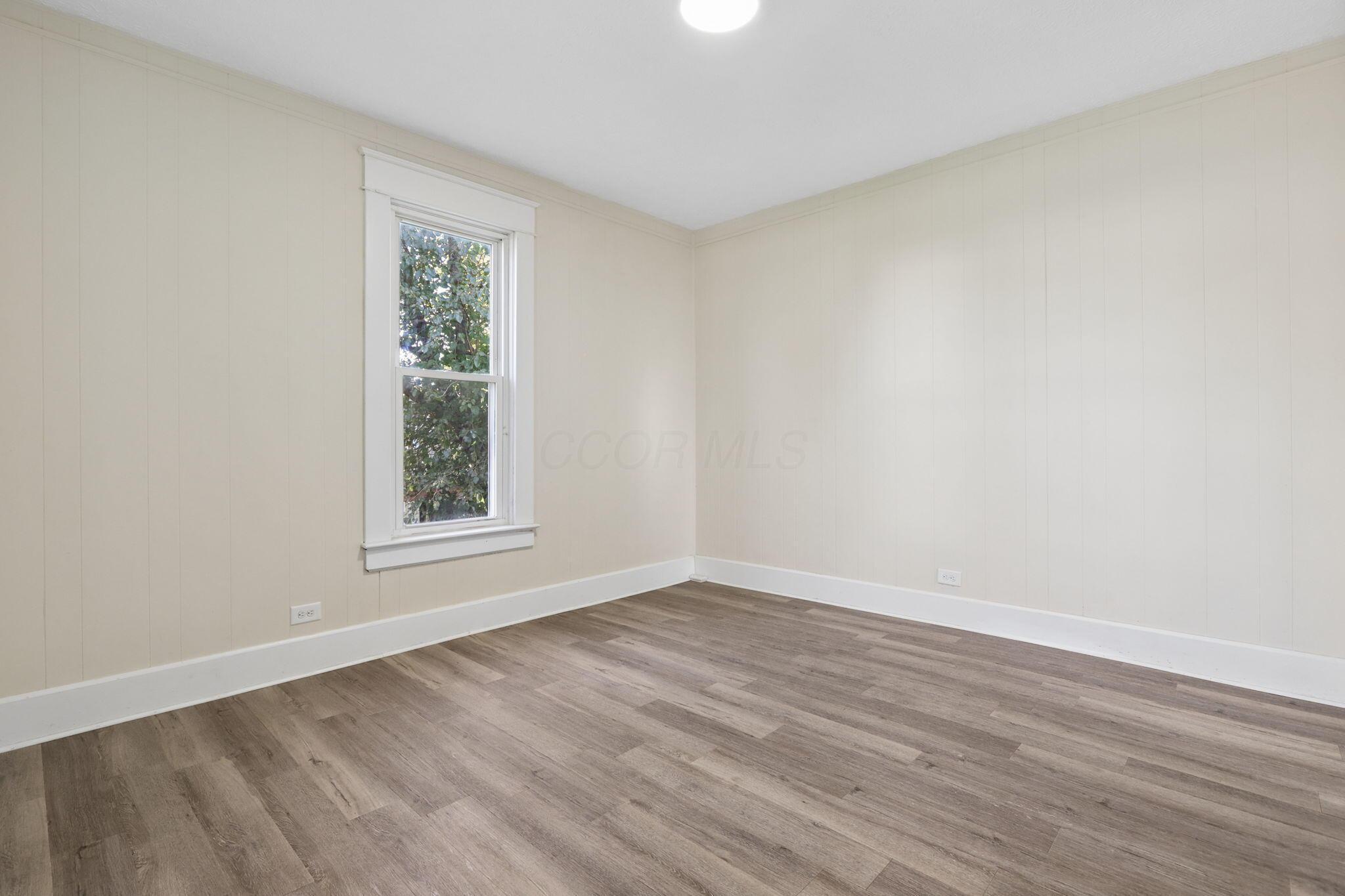 304 E Lutz Avenue Property Photo 10