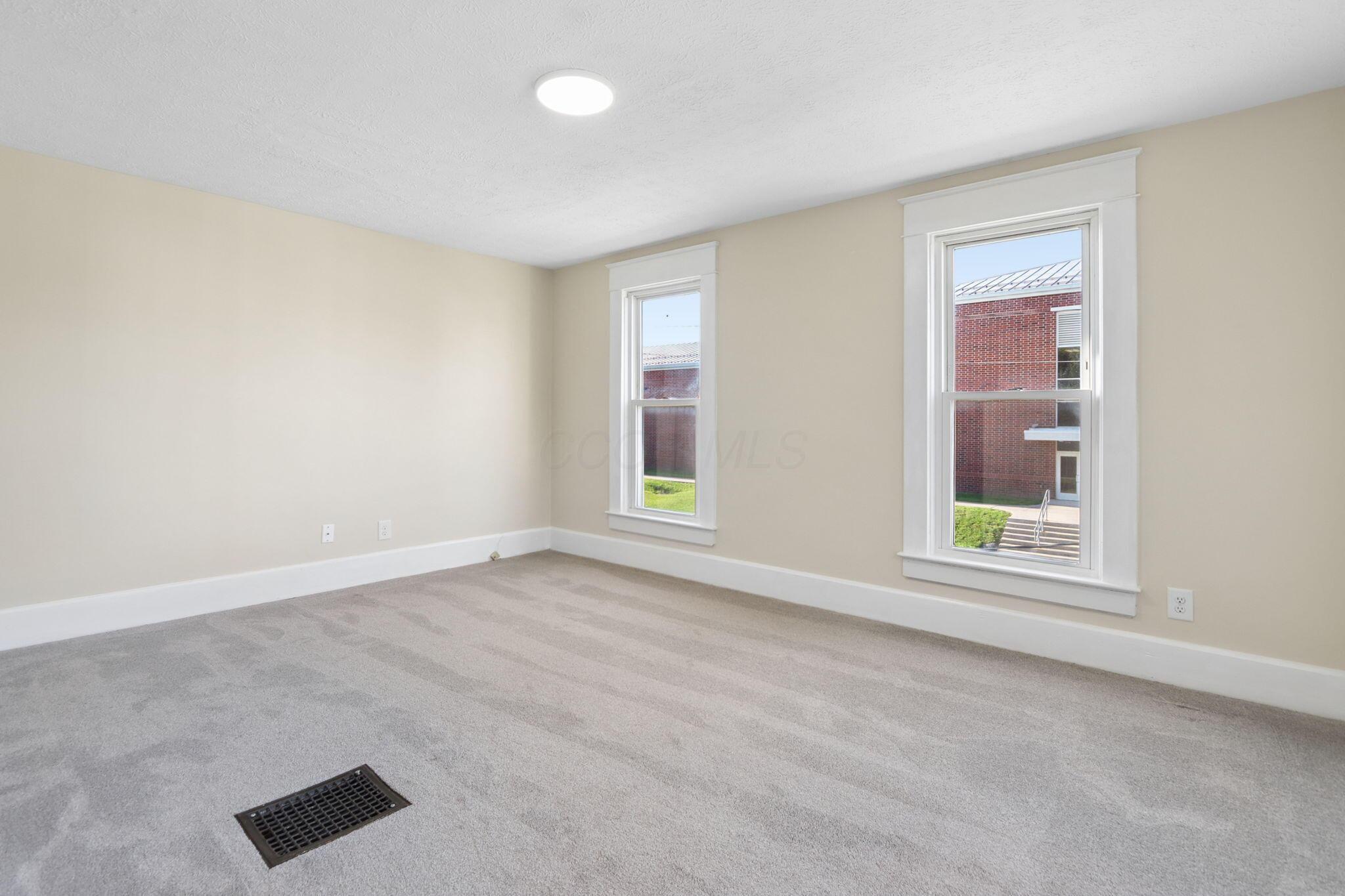 304 E Lutz Avenue Property Photo 19