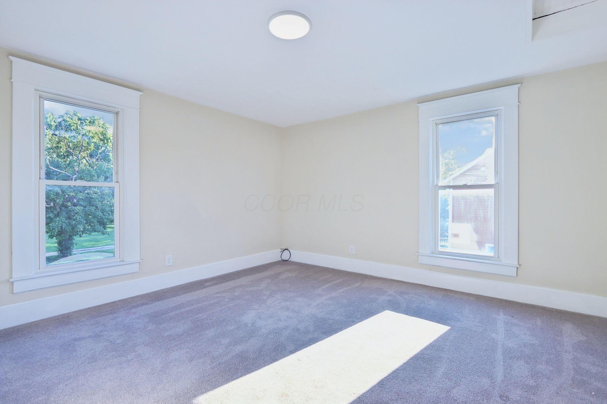 304 E Lutz Avenue Property Photo 21